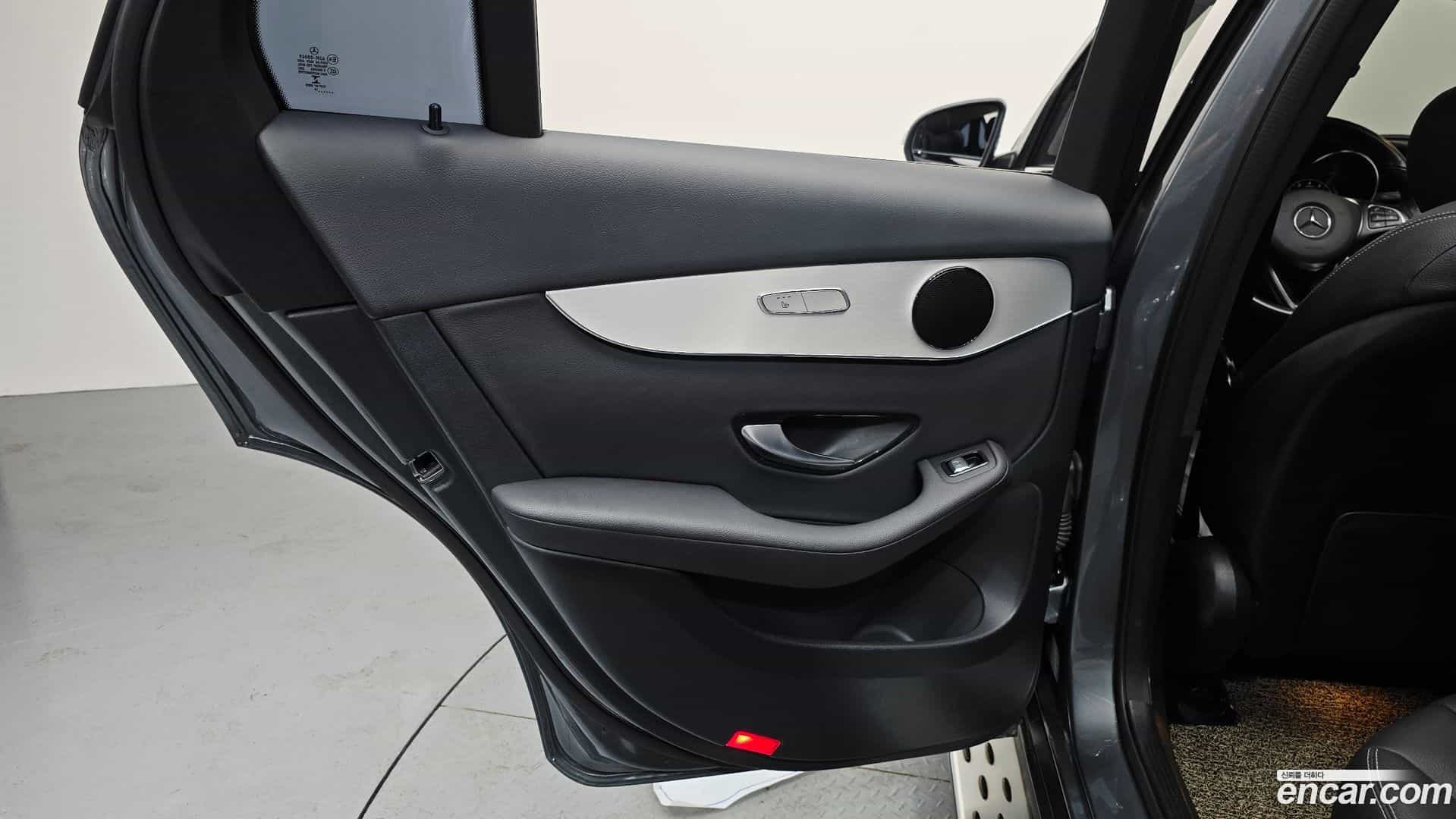 GLC-Class Mercedes-Benz 2019.5-INNER-035