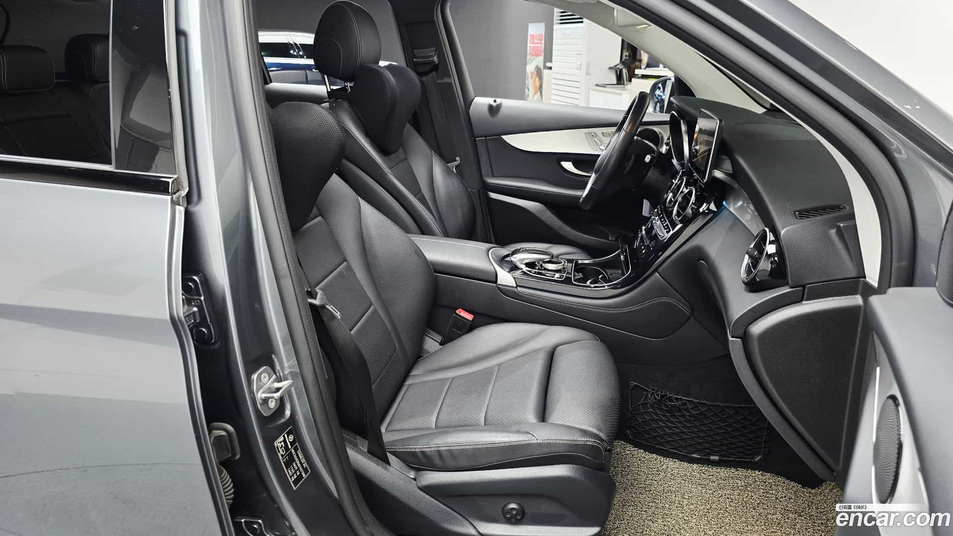 GLC-Class Mercedes-Benz 2019.5-INNER-036