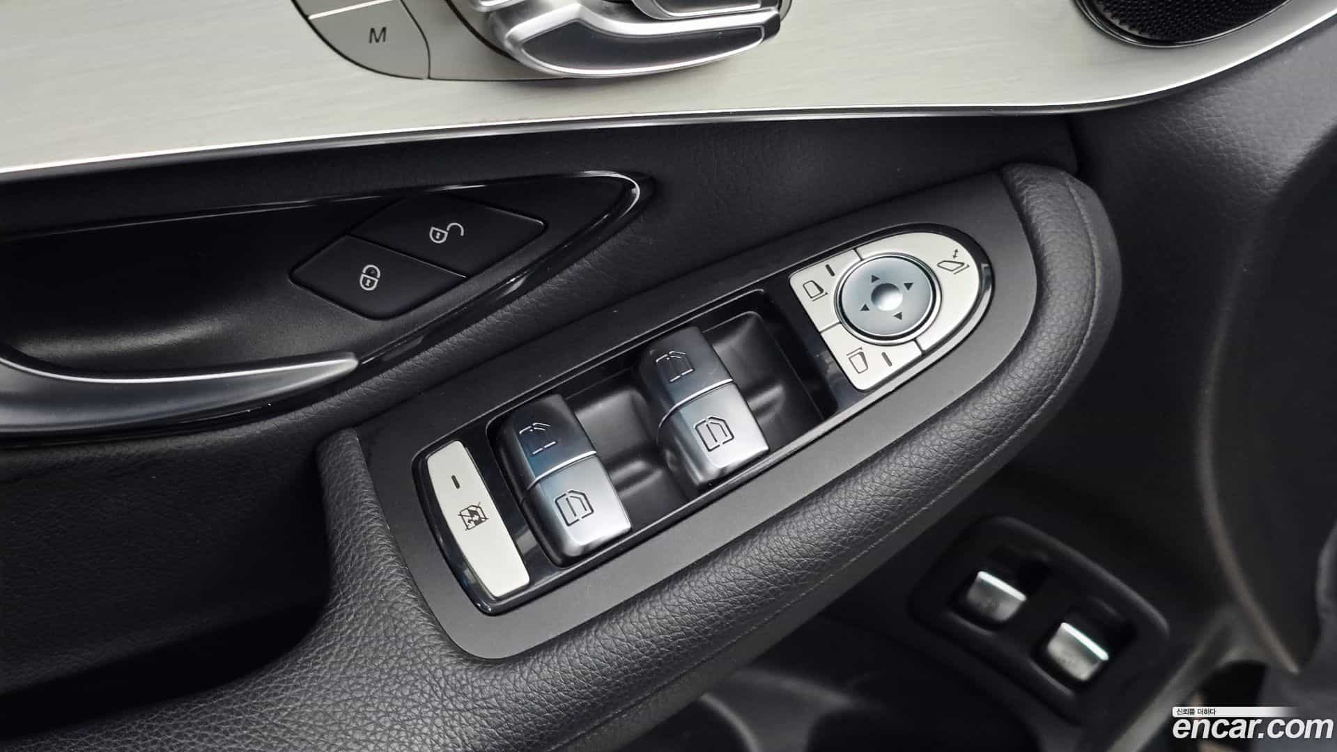 GLC-Class Mercedes-Benz 2019.5-OPTION-040