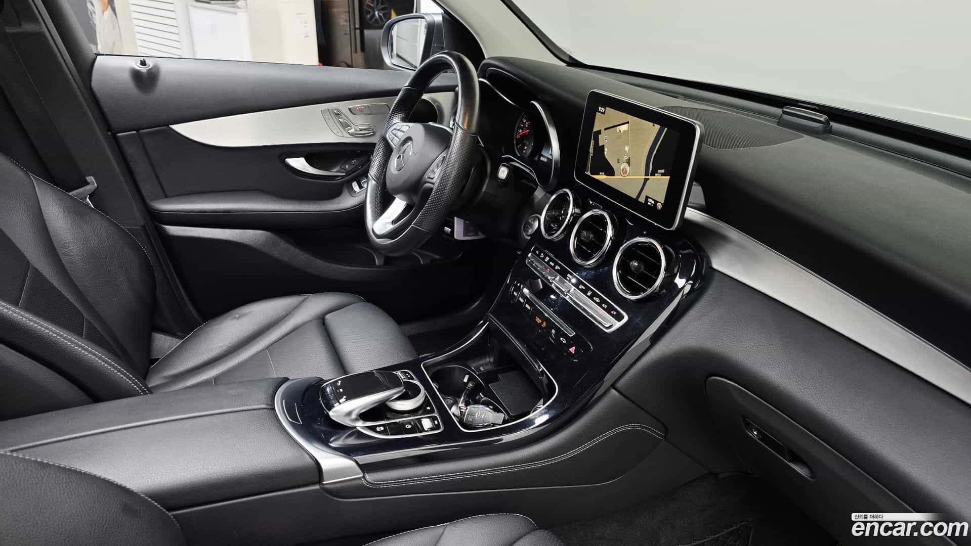 GLC-Class Mercedes-Benz 2019.5-OPTION-041