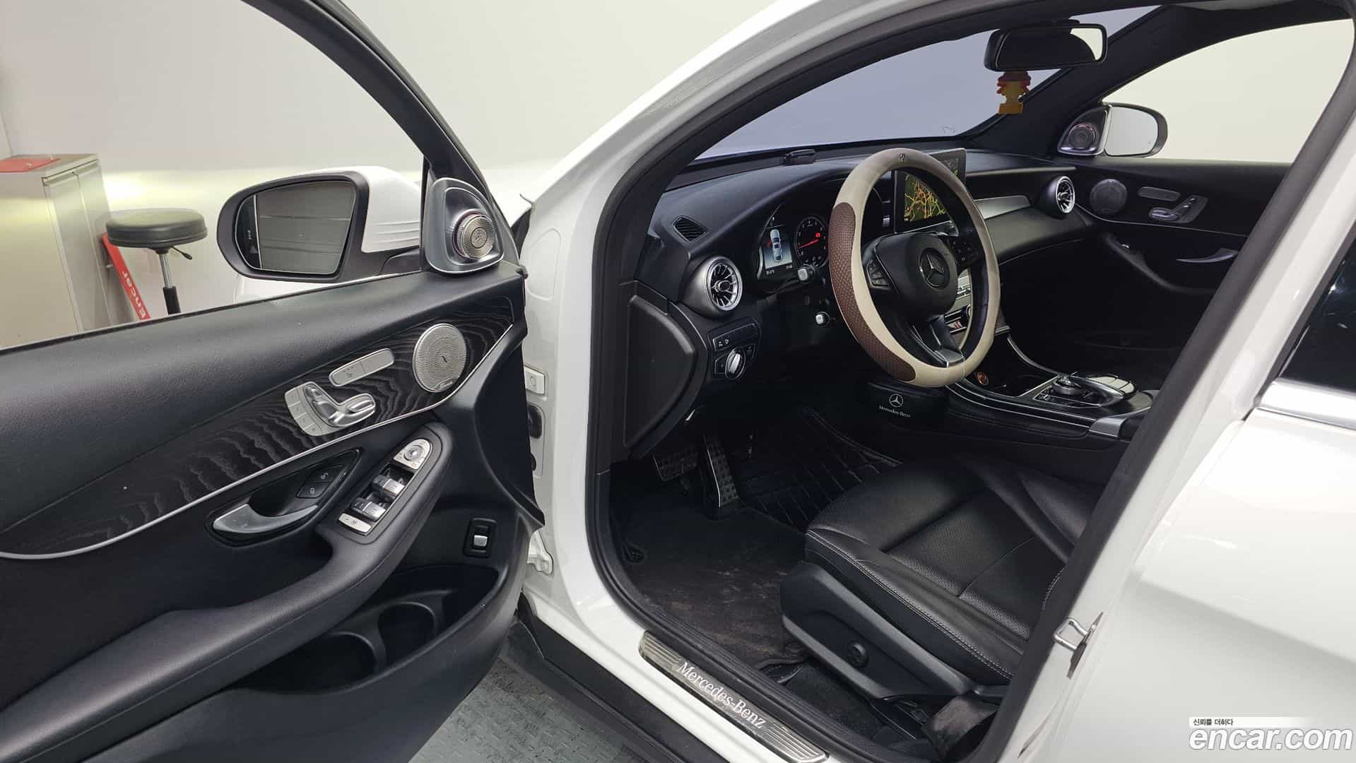 GLC-Class Mercedes-Benz 2019.8-INNER-010