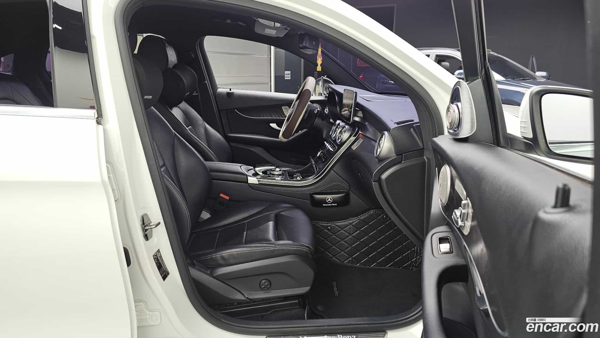 GLC-Class Mercedes-Benz 2019.8-OPTION-015