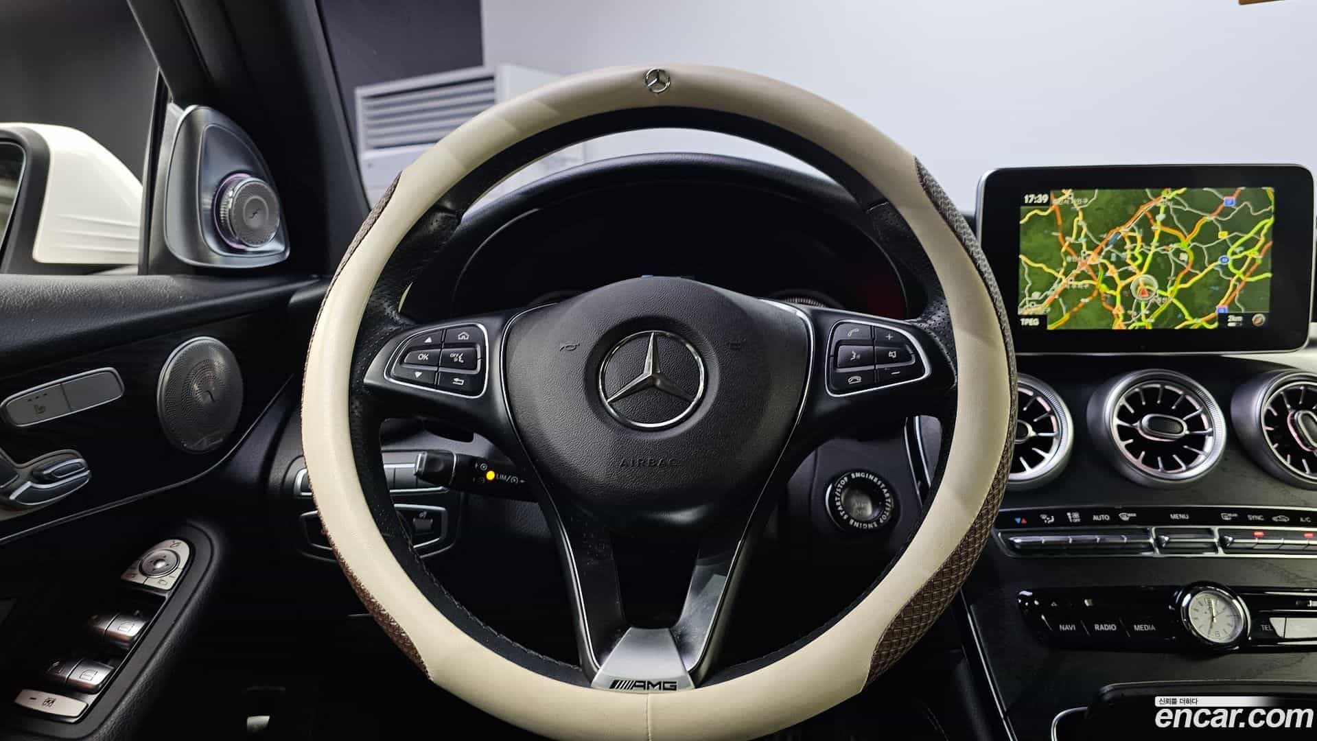 GLC-Class Mercedes-Benz 2019.8-OPTION-017