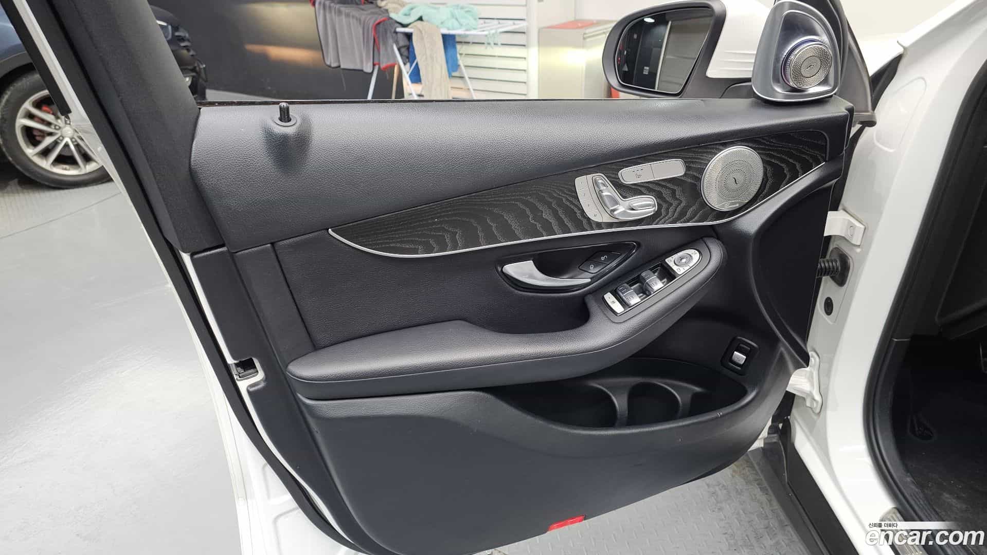 GLC-Class Mercedes-Benz 2019.8-INNER-034