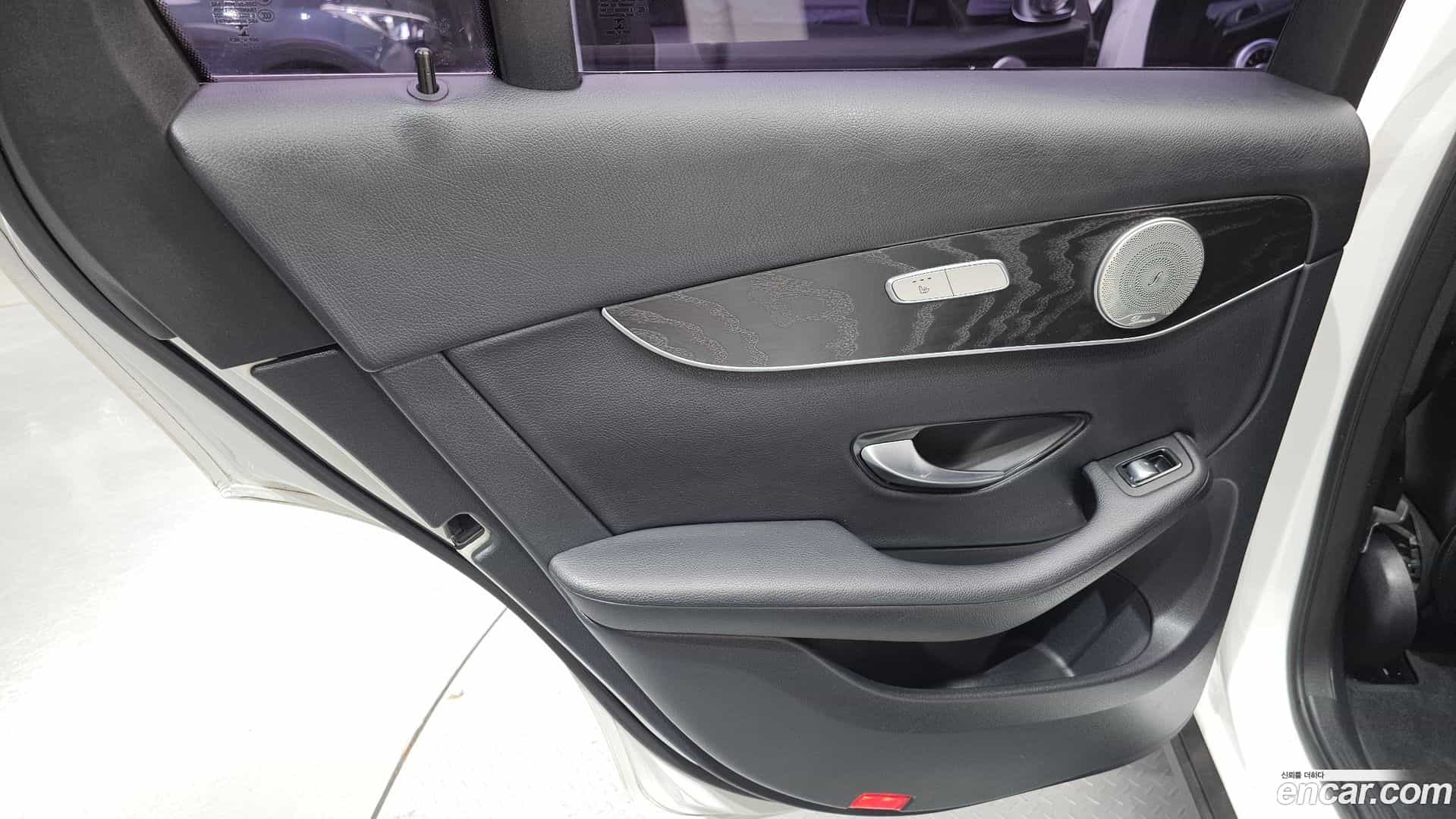 GLC-Class Mercedes-Benz 2019.8-INNER-035