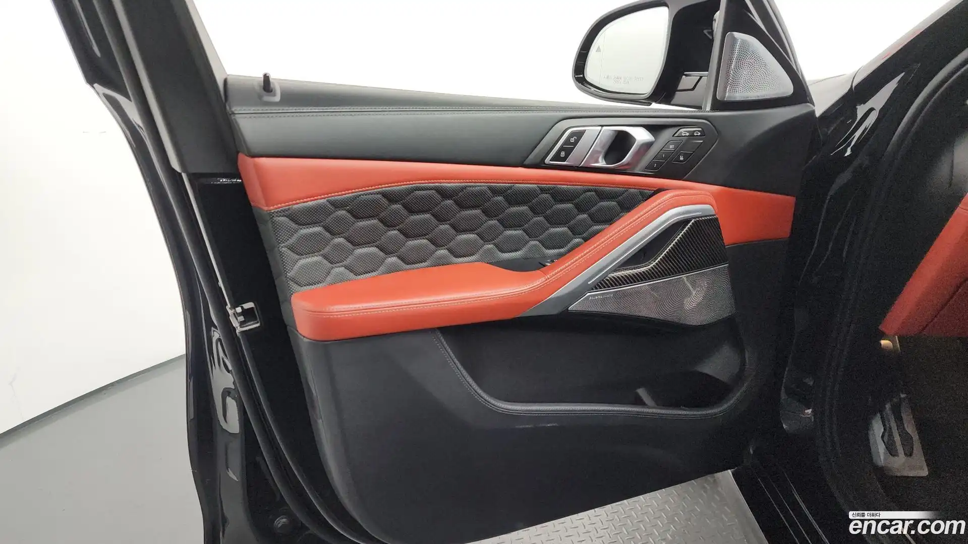 X6M BMW 2021.4-INNER-034