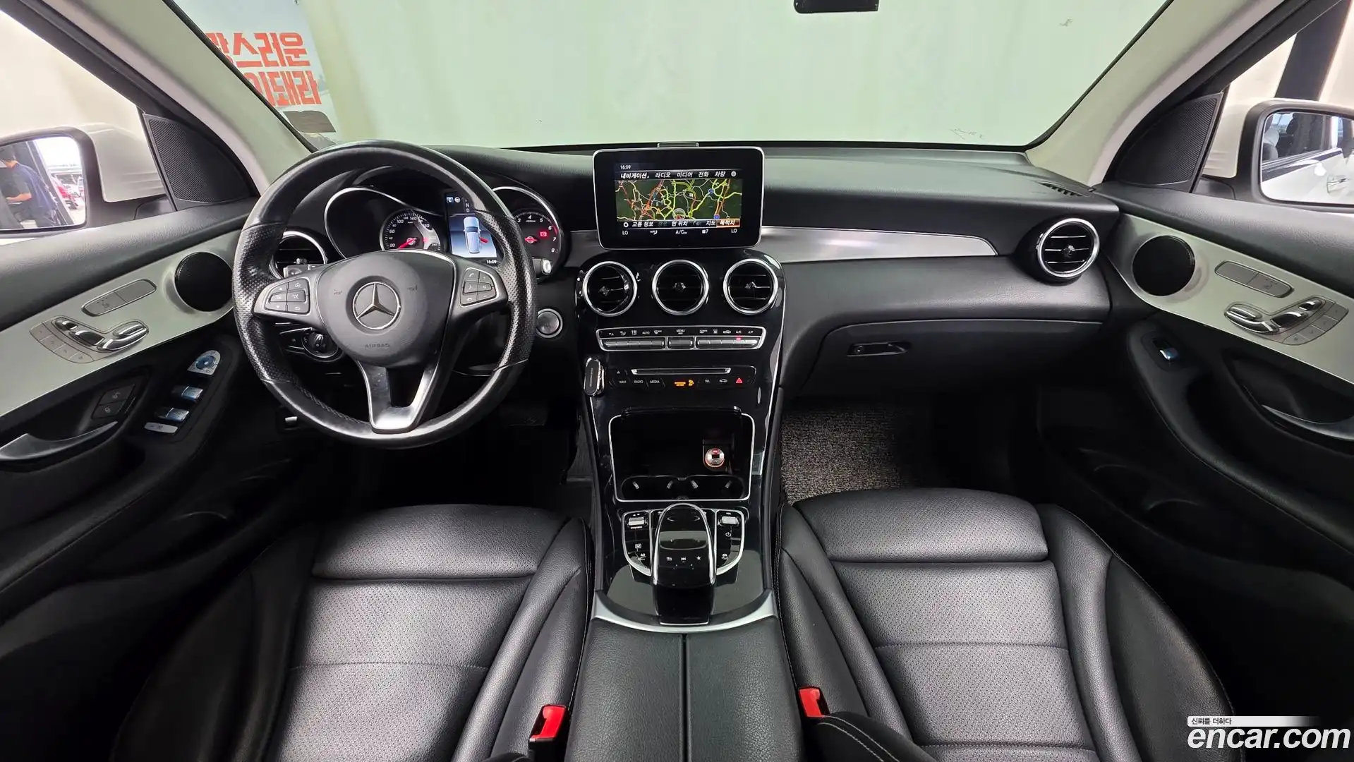 GLC-Class Mercedes-Benz 2019.6-INNER-007