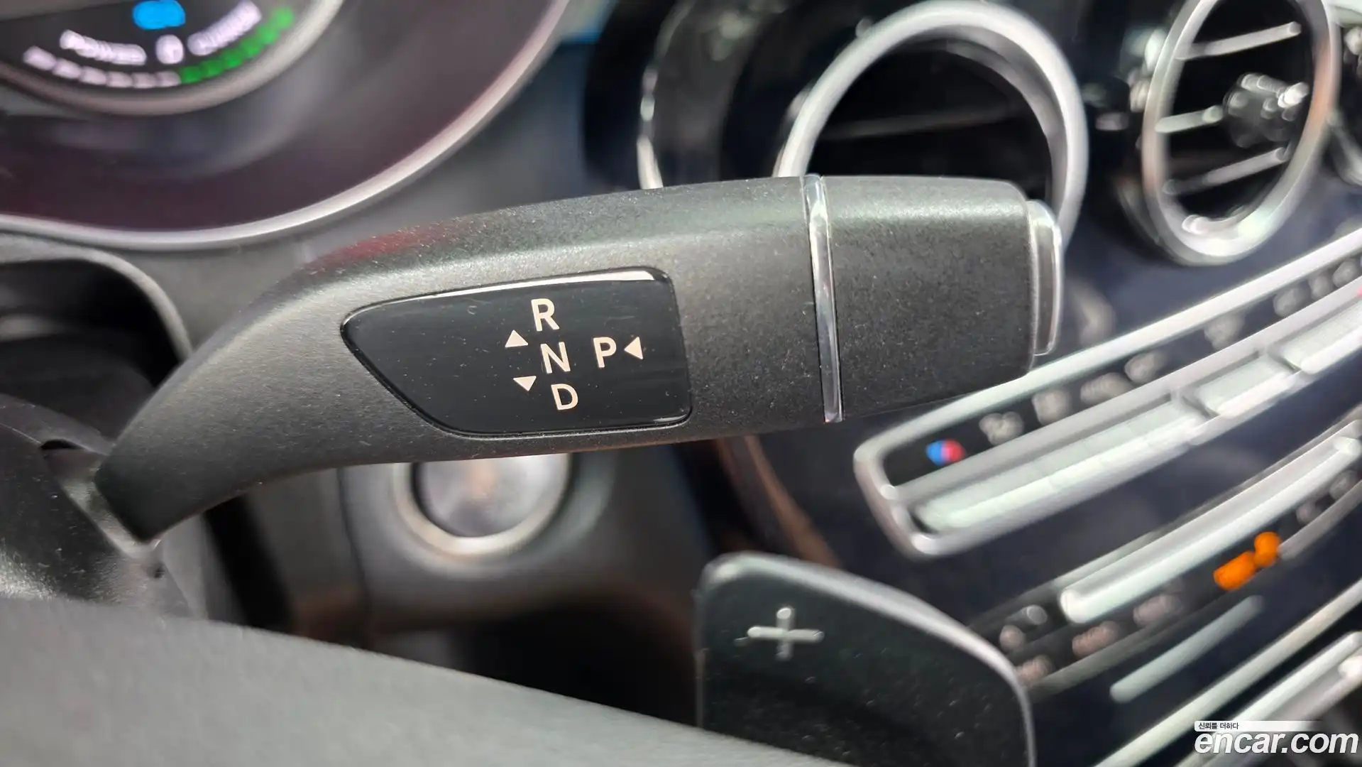 GLC-Class Mercedes-Benz 2019.6-INNER-009