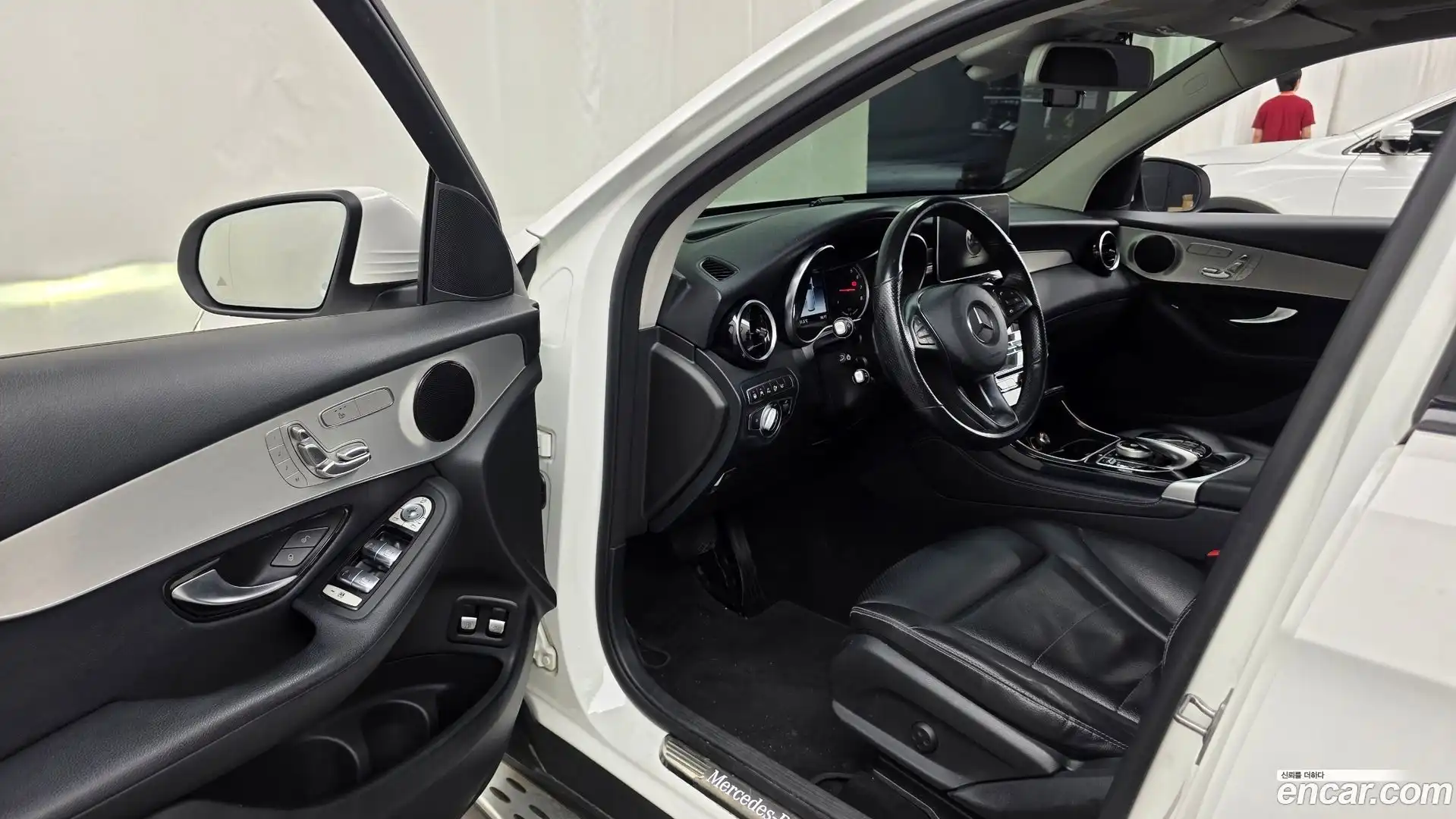 GLC-Class Mercedes-Benz 2019.6-INNER-010