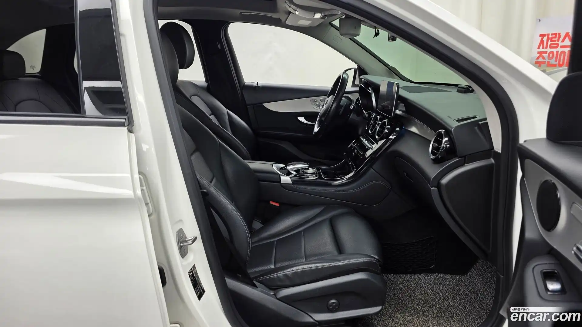 GLC-Class Mercedes-Benz 2019.6-OPTION-015