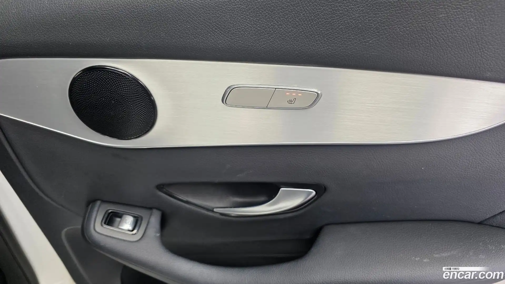 GLC-Class Mercedes-Benz 2019.6-OPTION-022