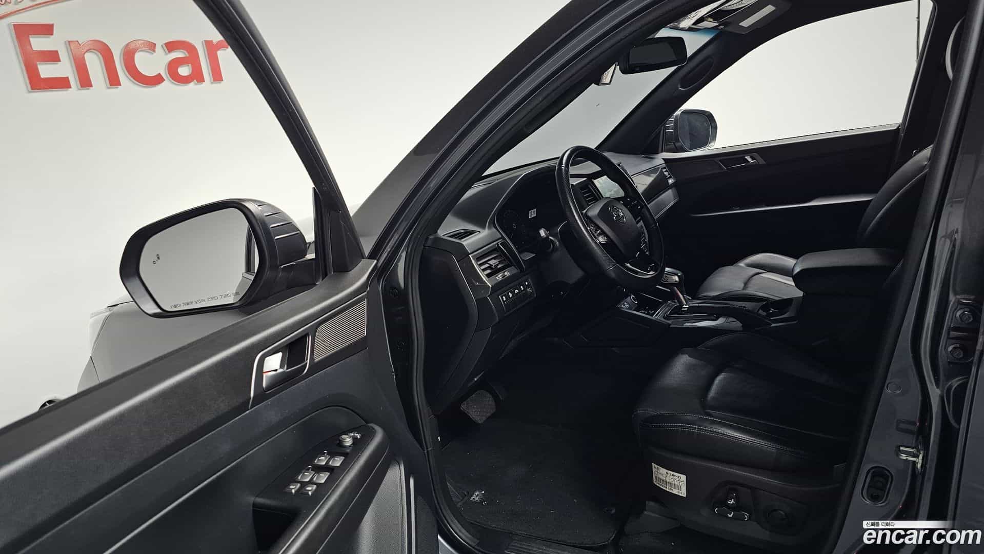 Rexton KG Mobility 2022.7-INNER-010