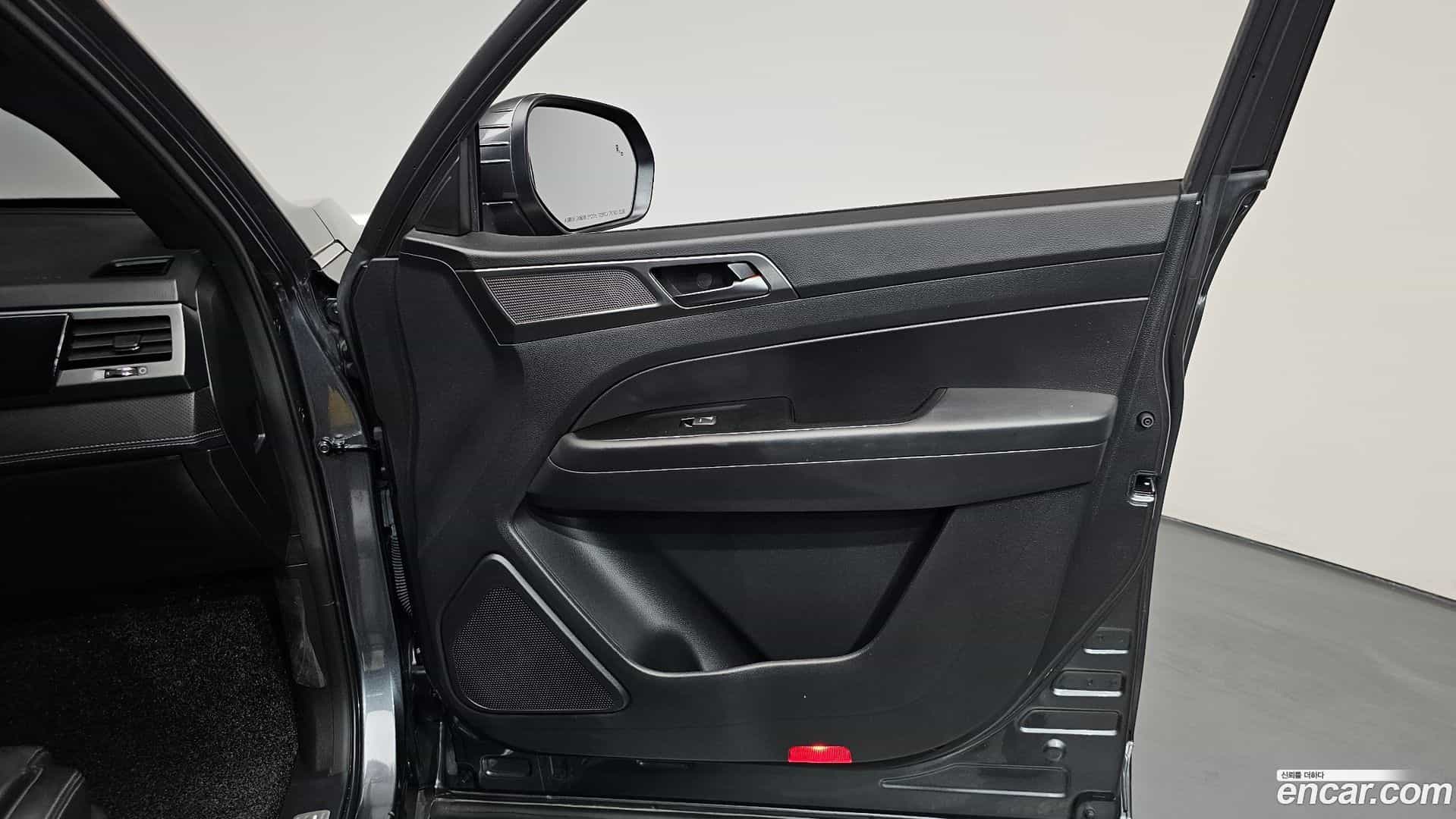 Rexton KG Mobility 2022.7-INNER-034
