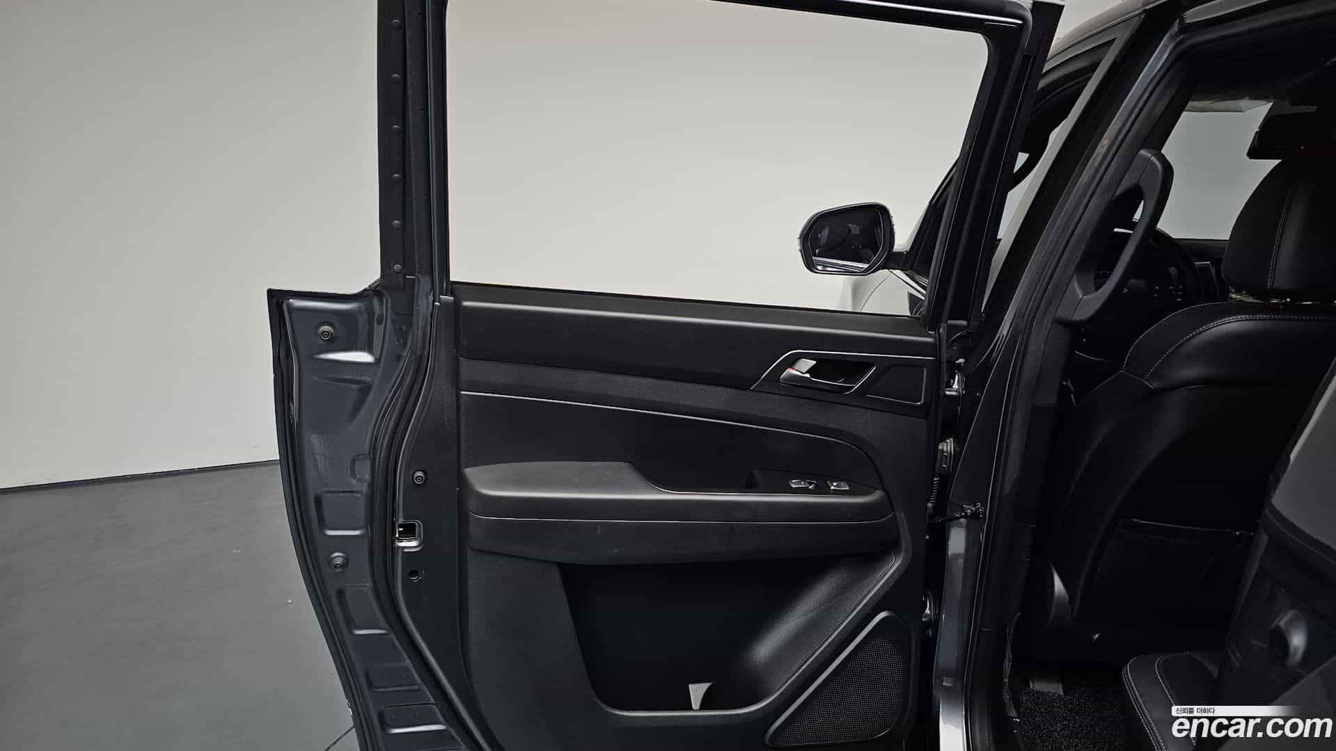 Rexton KG Mobility 2022.7-INNER-035