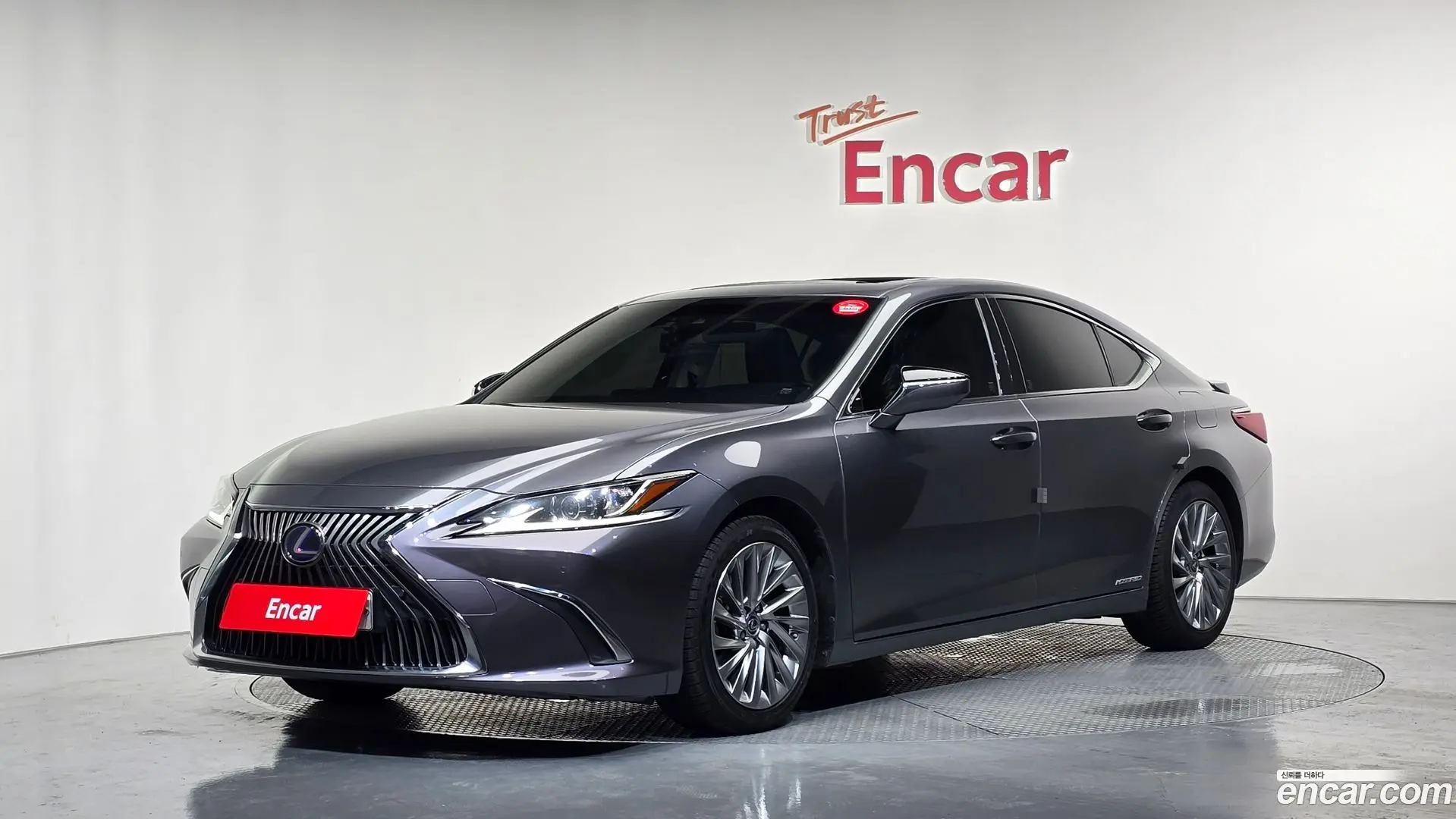 Main__Slider__Photo:ES Lexus 2019.4-0