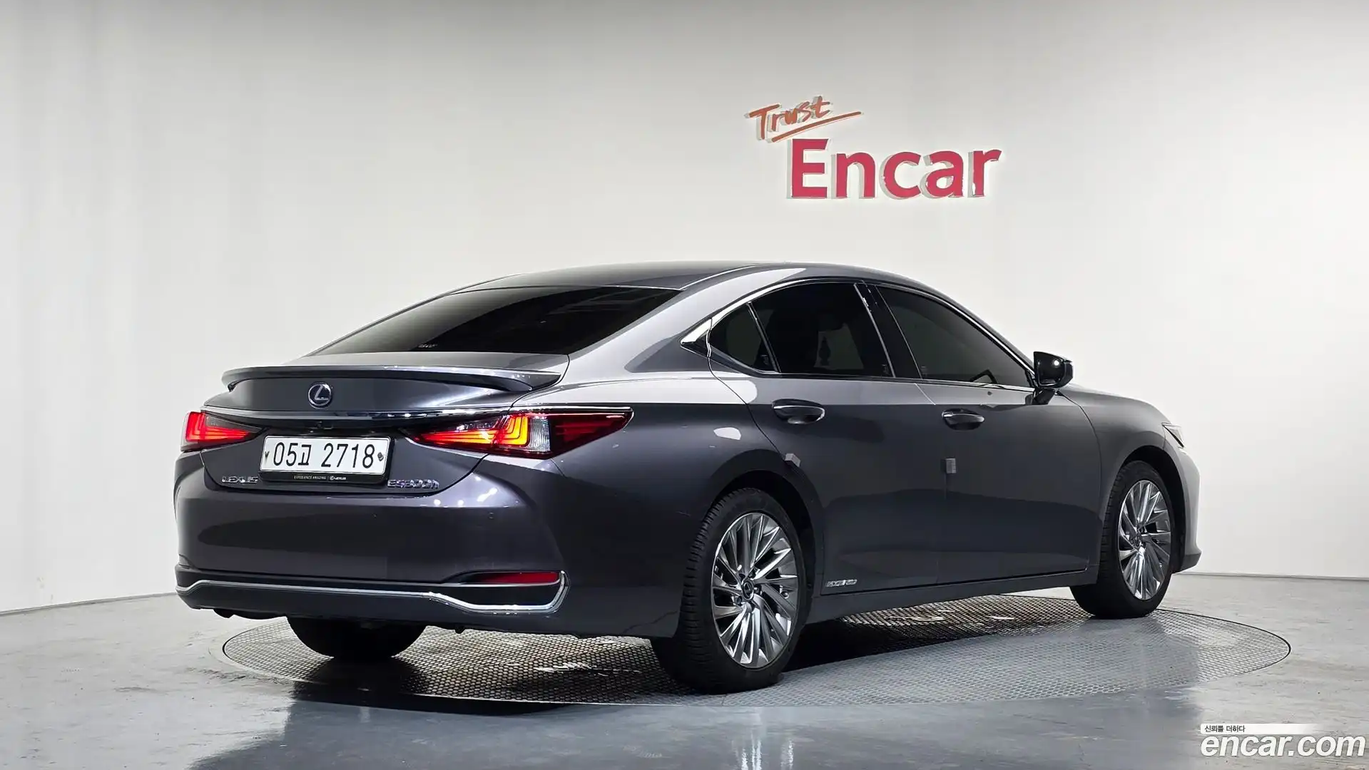 ES Lexus 2019.4-OUTER-002