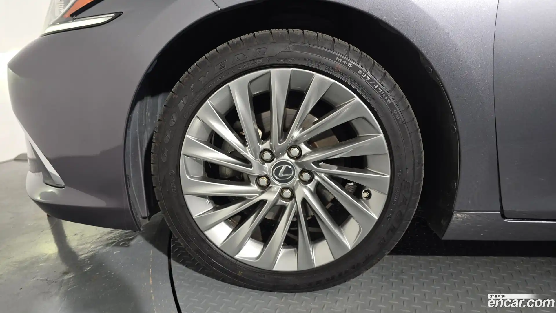 ES Lexus 2019.4-OUTER-005