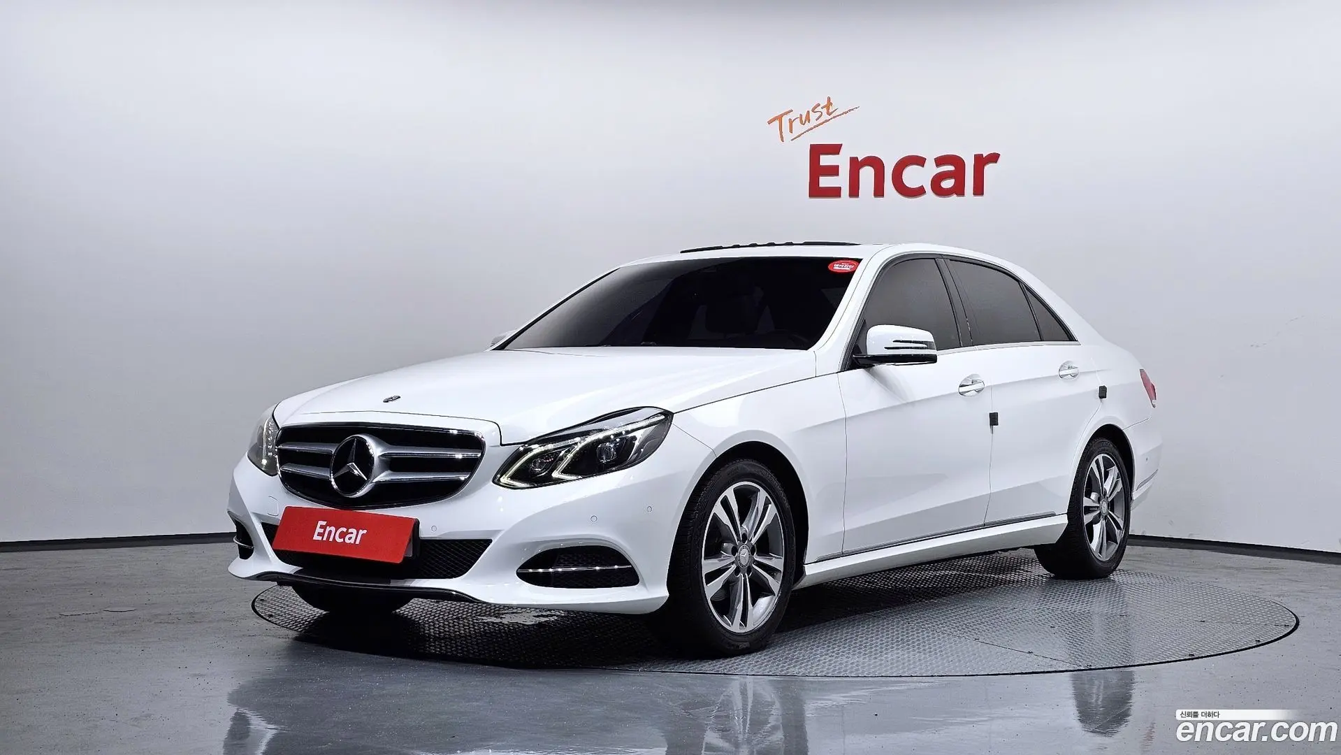 Main__Slider__Photo:E-Class Mercedes-Benz 2014.7-0