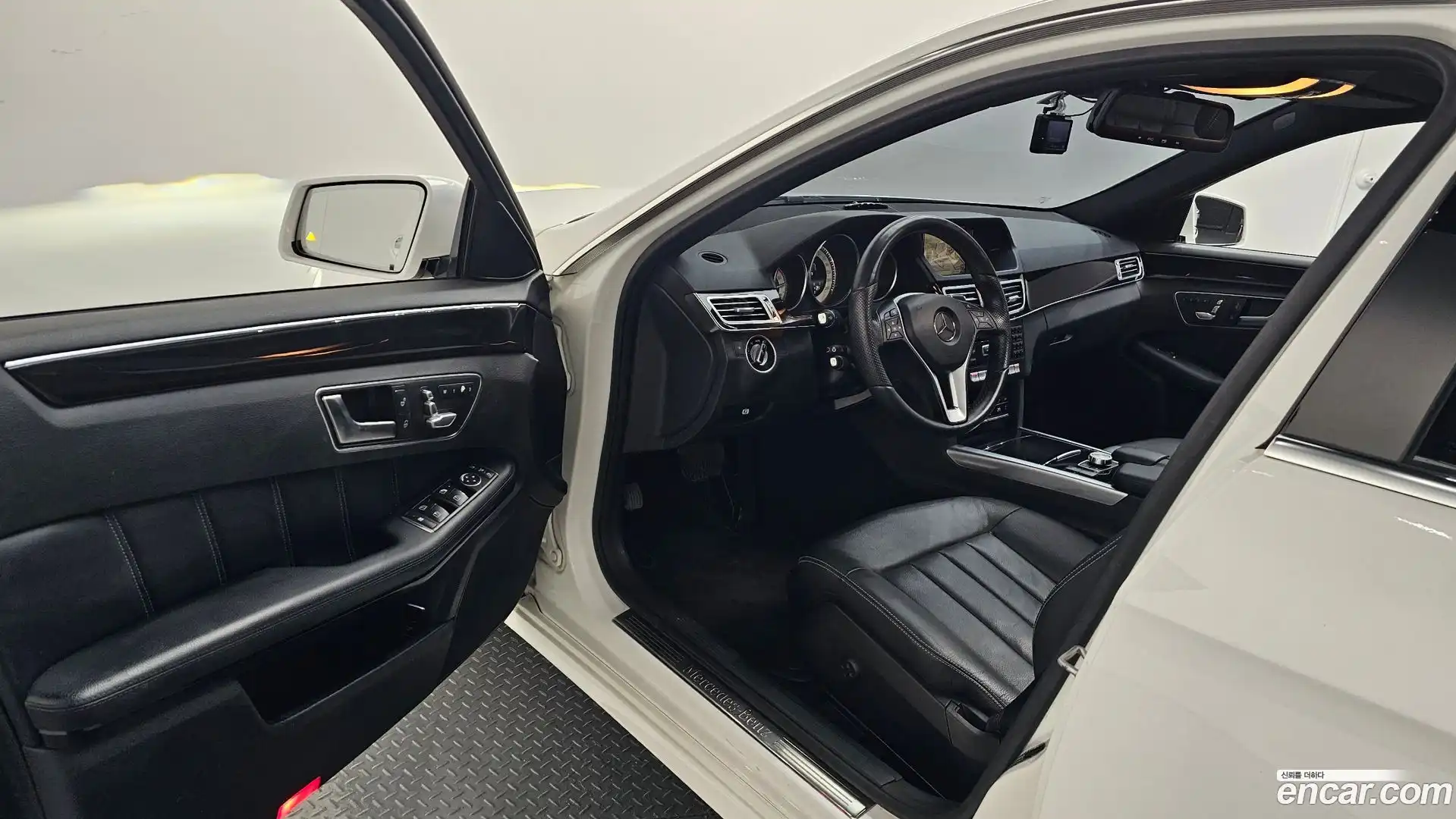E-Class Mercedes-Benz 2014.7-INNER-010