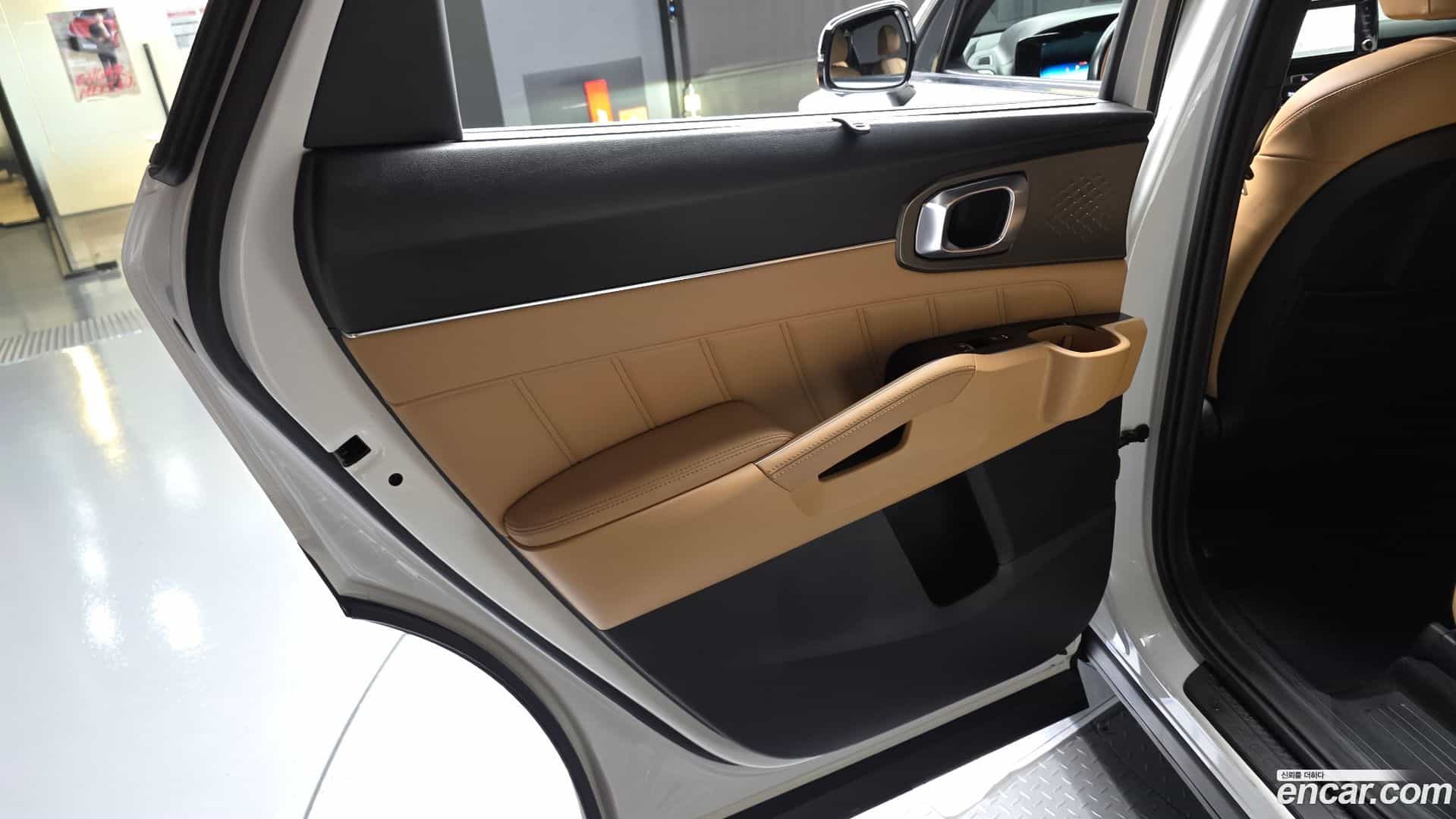 Sorento Kia 2022.8-INNER-035