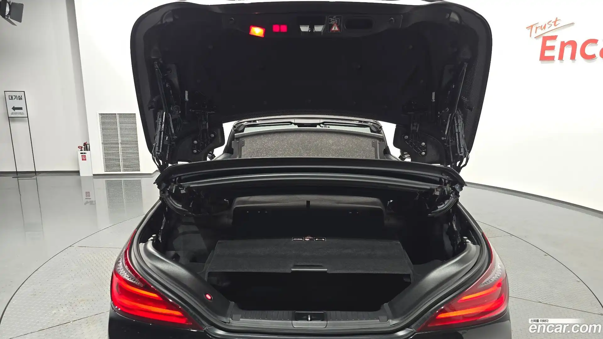 SL-Class Mercedes-Benz 2016.11-OPTION-041
