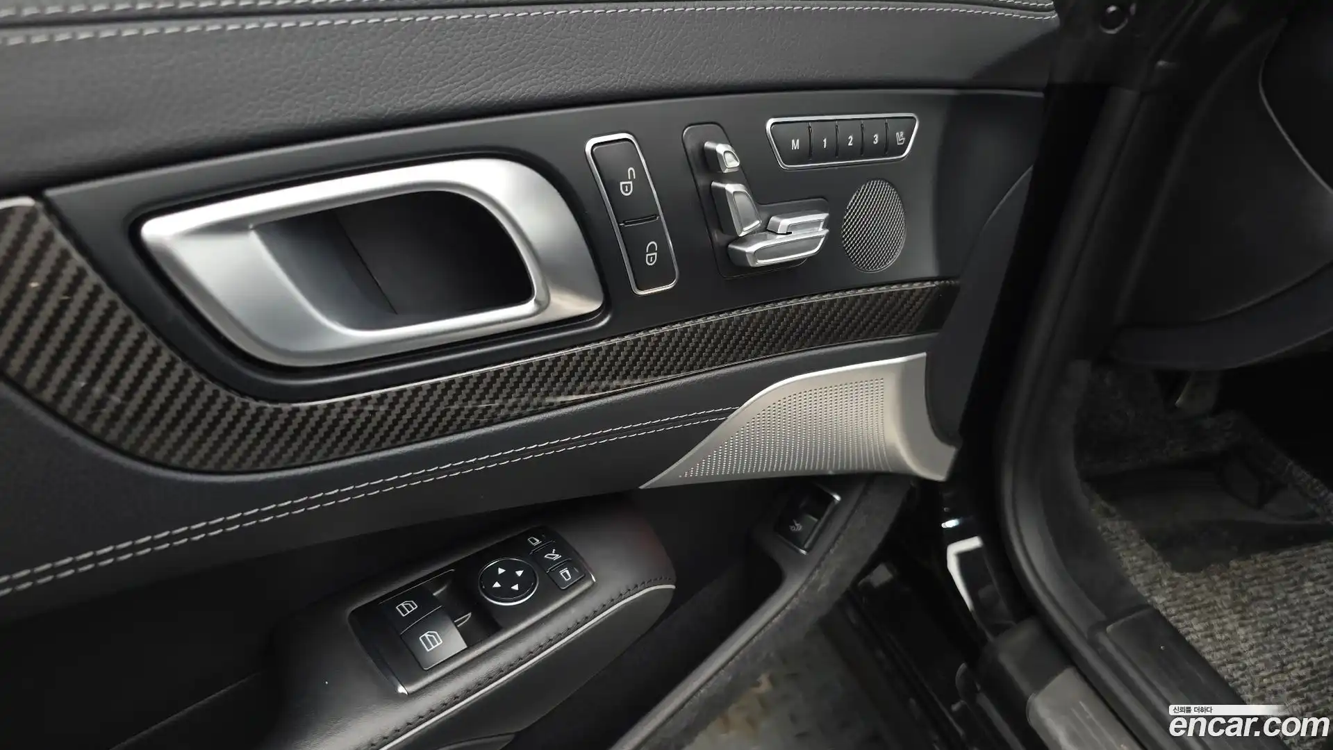 SL-Class Mercedes-Benz 2016.11-OPTION-042