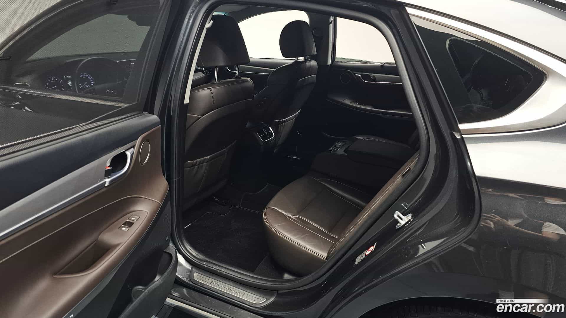 Grandeur Hyundai 2019.2-INNER-036