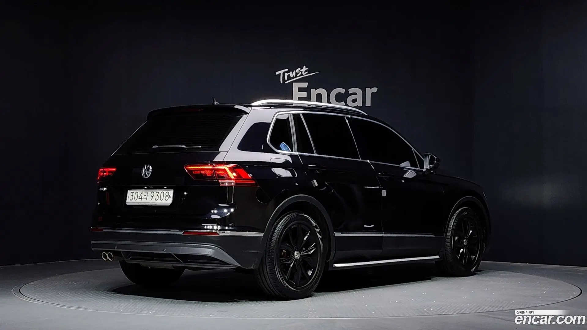Main__Slider__Photo:Tiguan Volkswagen 2020.3-1