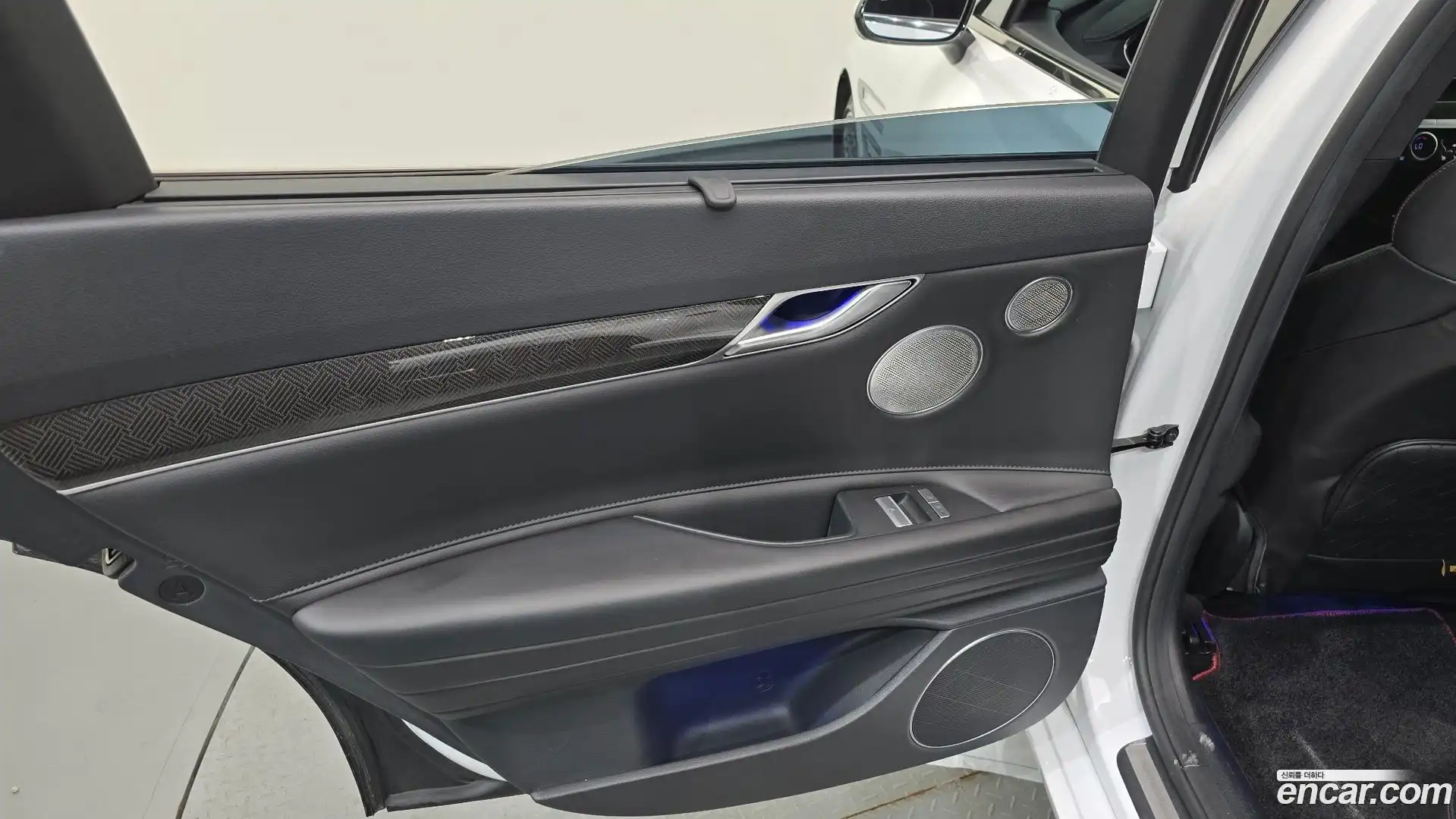 G80 Genesis 2022.2-INNER-035