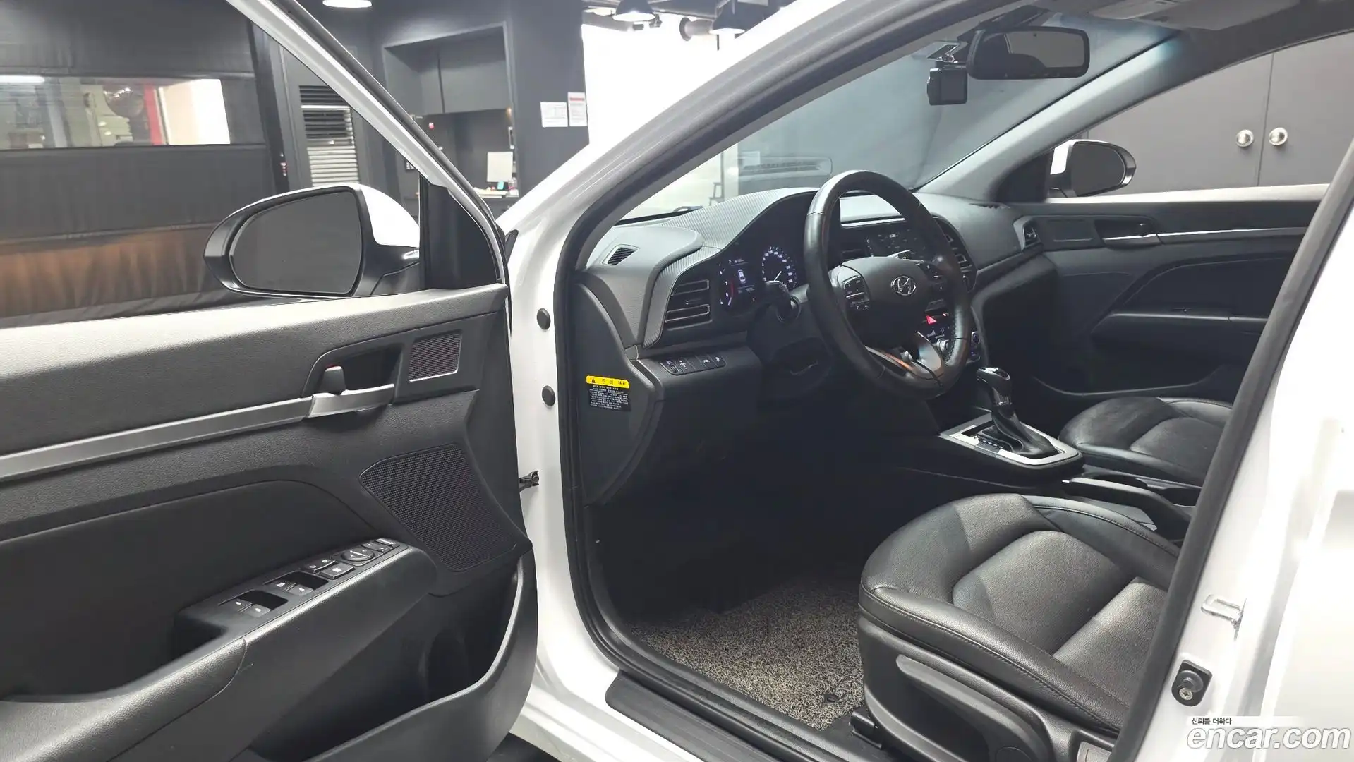 AVANTE Hyundai 2019.4-INNER-010