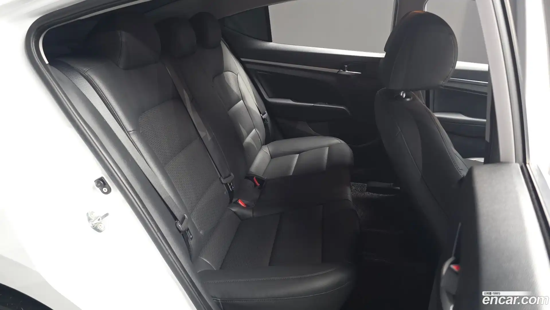 AVANTE Hyundai 2019.4-OPTION-015