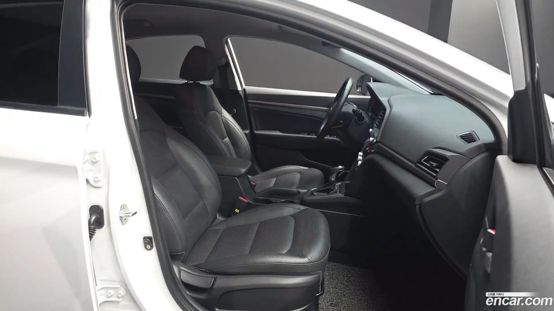 AVANTE Hyundai 2019.4-INNER-036
