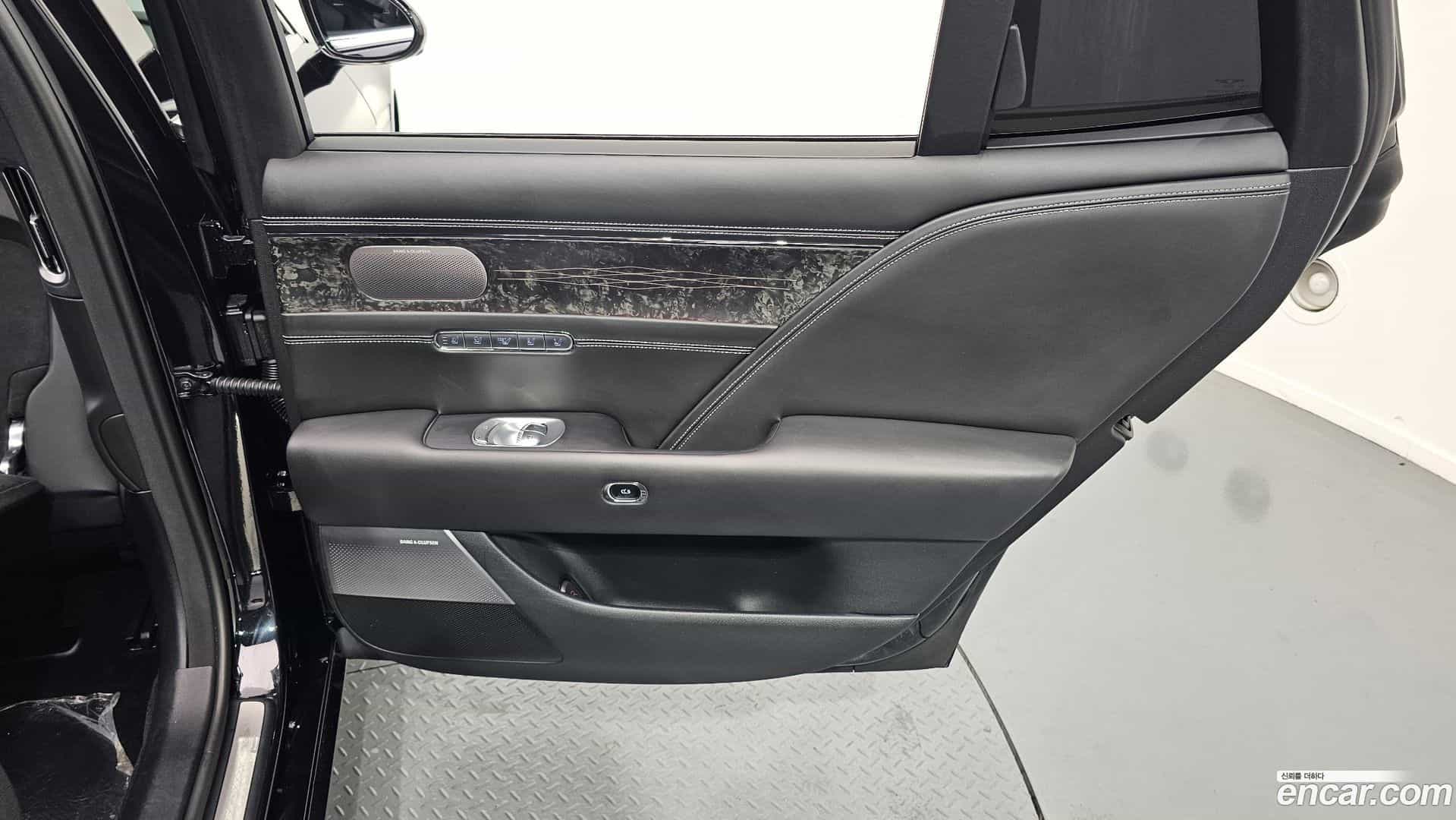 G90 Genesis 2023.0-INNER-035