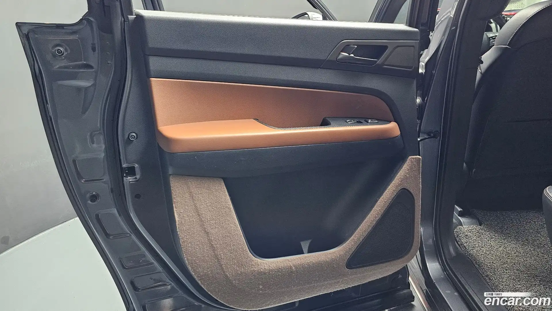 Rexton KG Mobility 2019.10-INNER-035