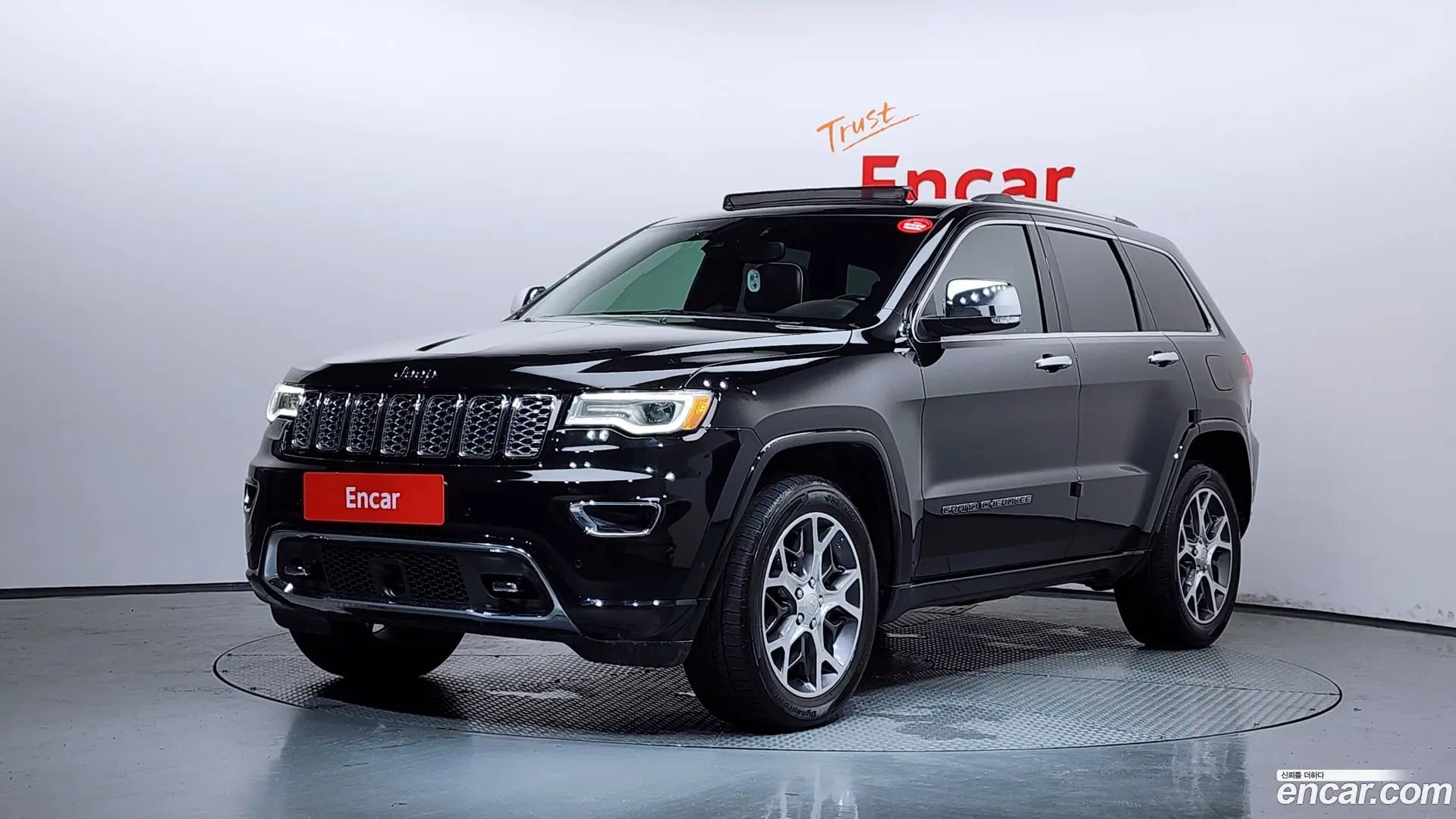 Main__Slider__Photo:Cherokee Jeep 2019.7-0