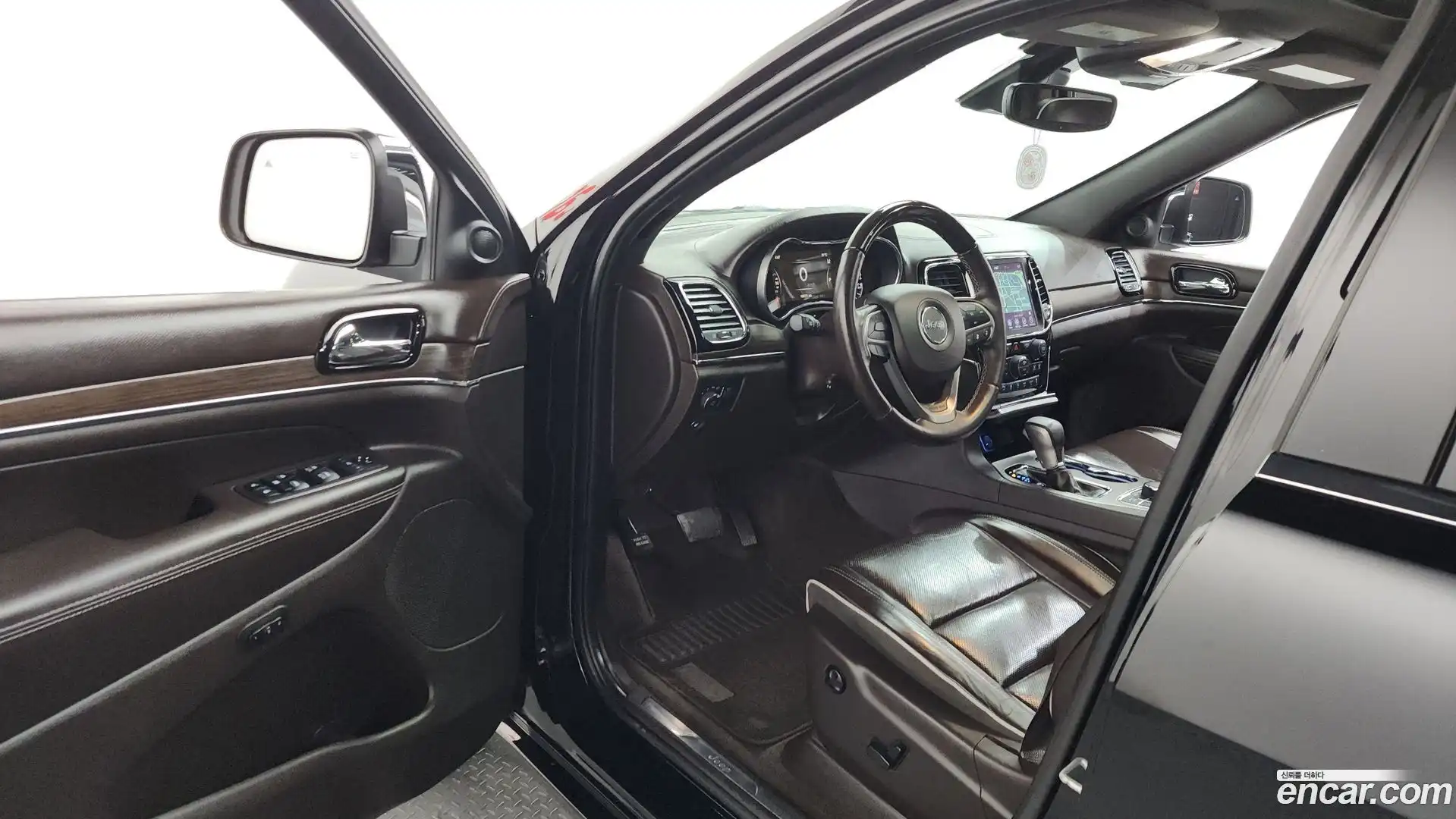 Cherokee Jeep 2019.7-INNER-010