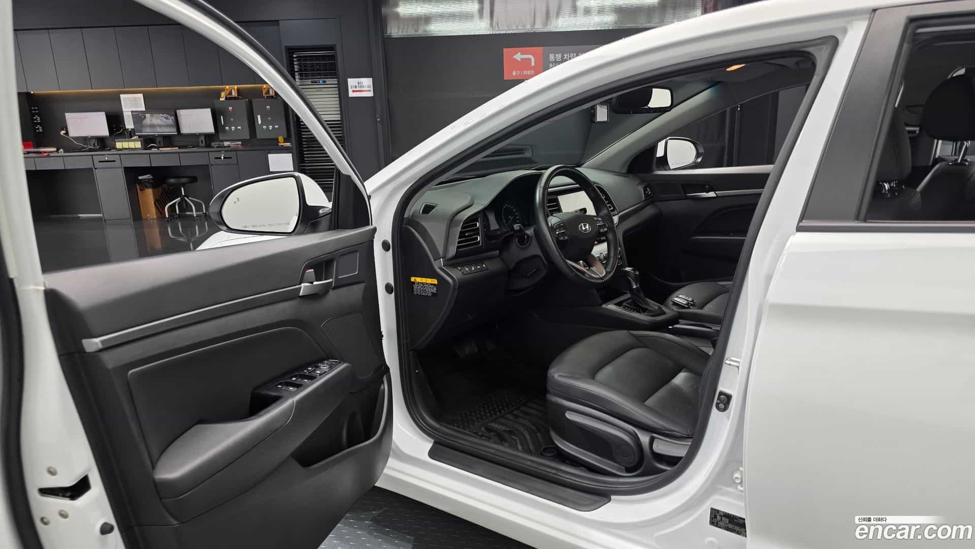 AVANTE Hyundai 2019.10-INNER-010