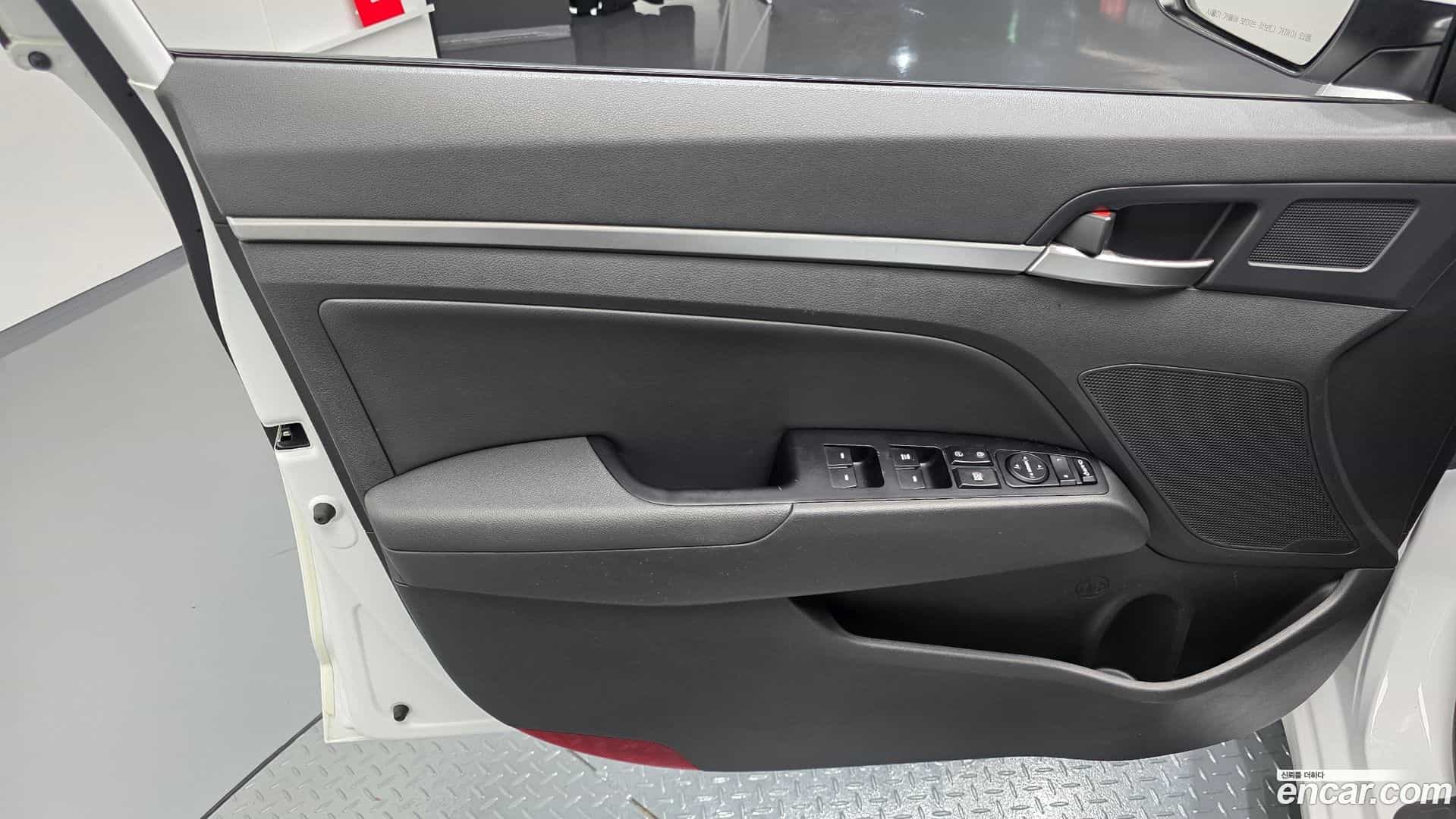 AVANTE Hyundai 2019.10-INNER-034