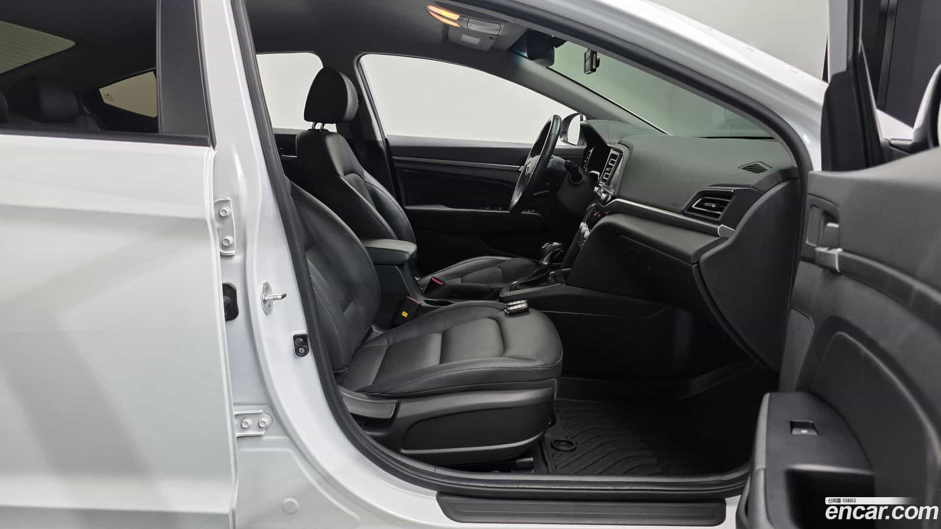 AVANTE Hyundai 2019.10-INNER-036