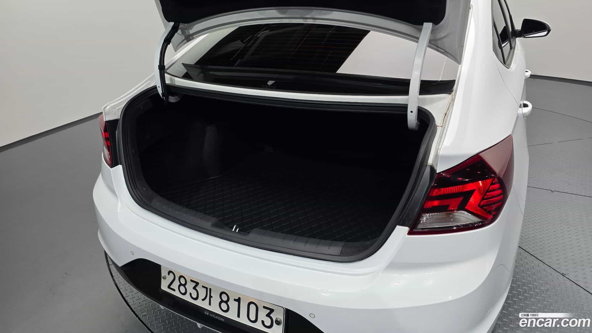 AVANTE Hyundai 2019.10-OPTION-046
