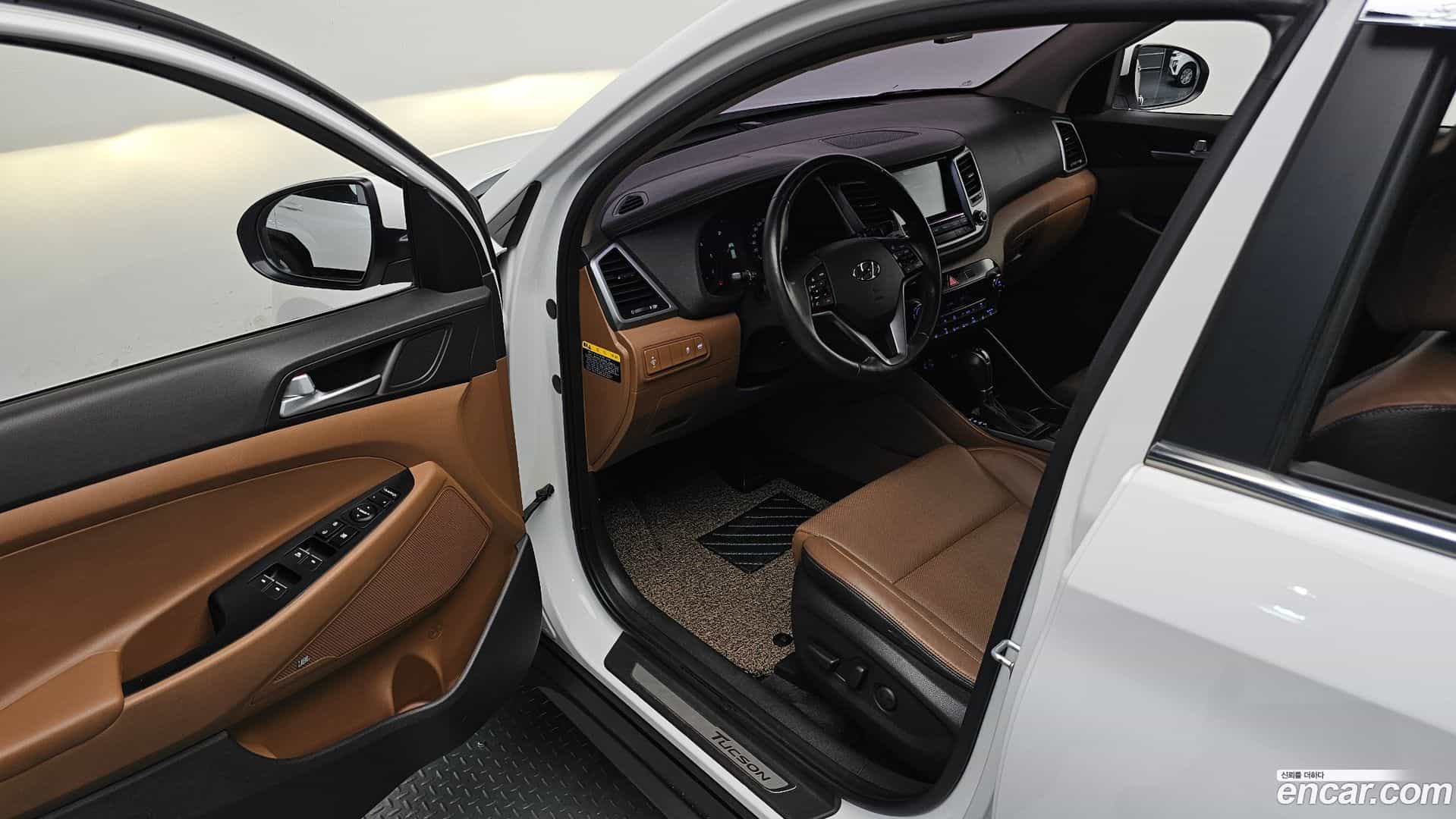 Tucson Hyundai 2016.5-INNER-010