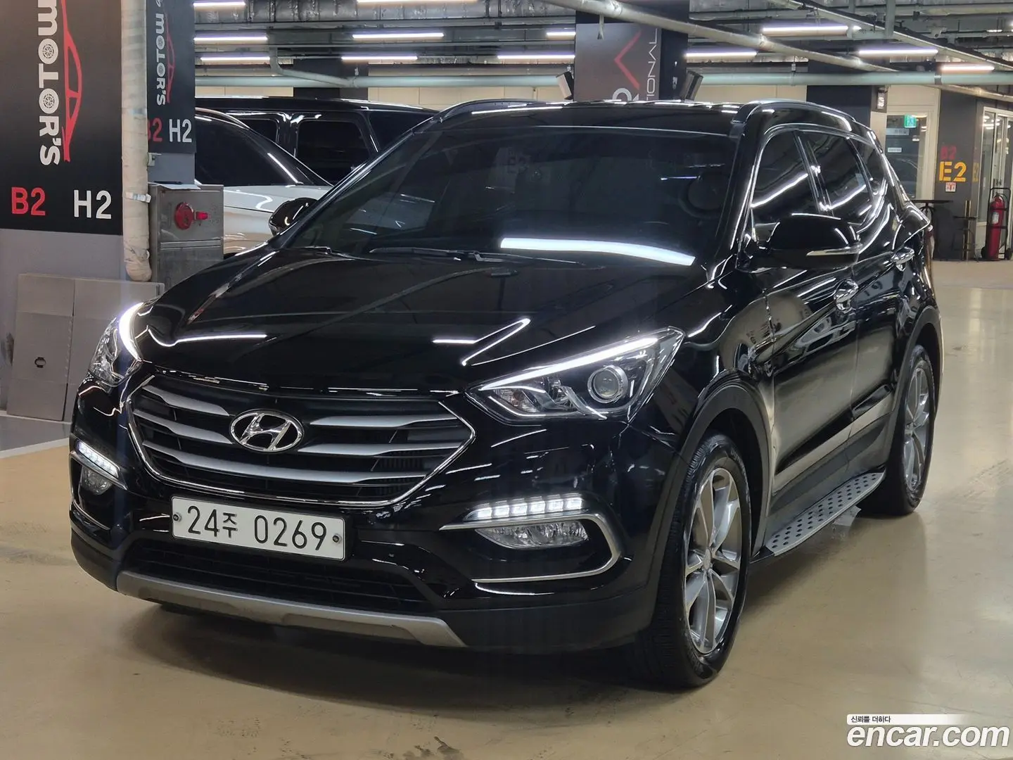 Main__Slider__Photo:Santafe Hyundai 2016.6-0