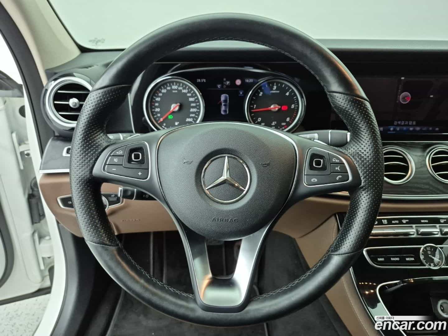 E-Class Mercedes-Benz 2017.11-INNER-009