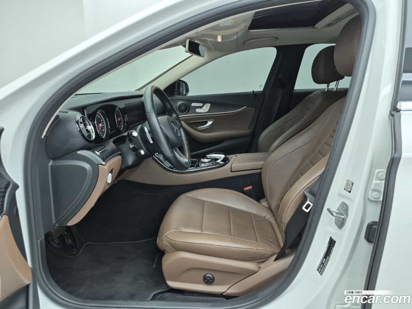 E-Class Mercedes-Benz 2017.11-OPTION-015