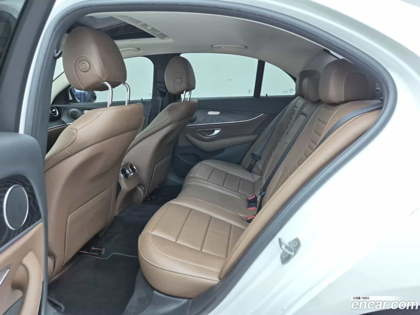 E-Class Mercedes-Benz 2017.11-OPTION-016