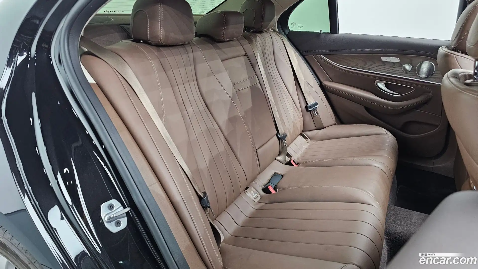 E-Class Mercedes-Benz 2018.11-OPTION-015
