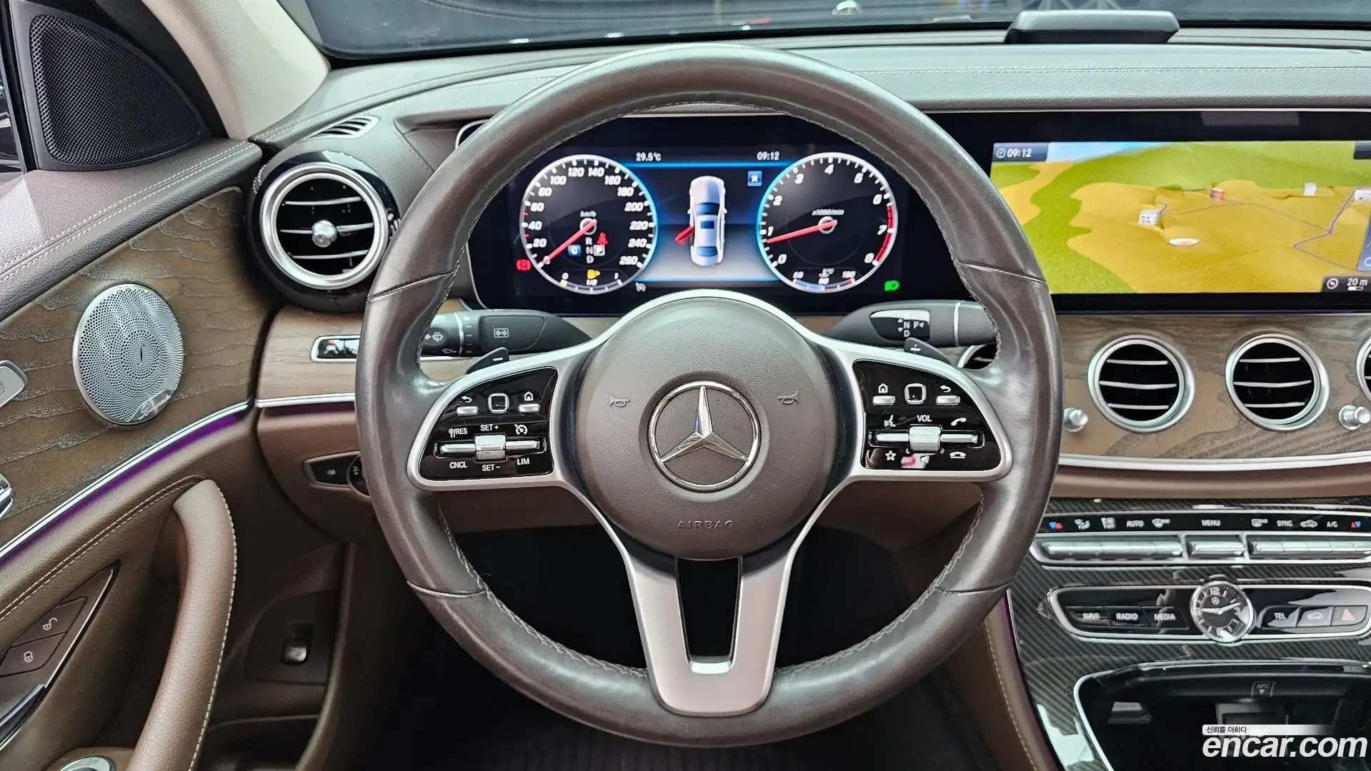 E-Class Mercedes-Benz 2018.11-OPTION-017