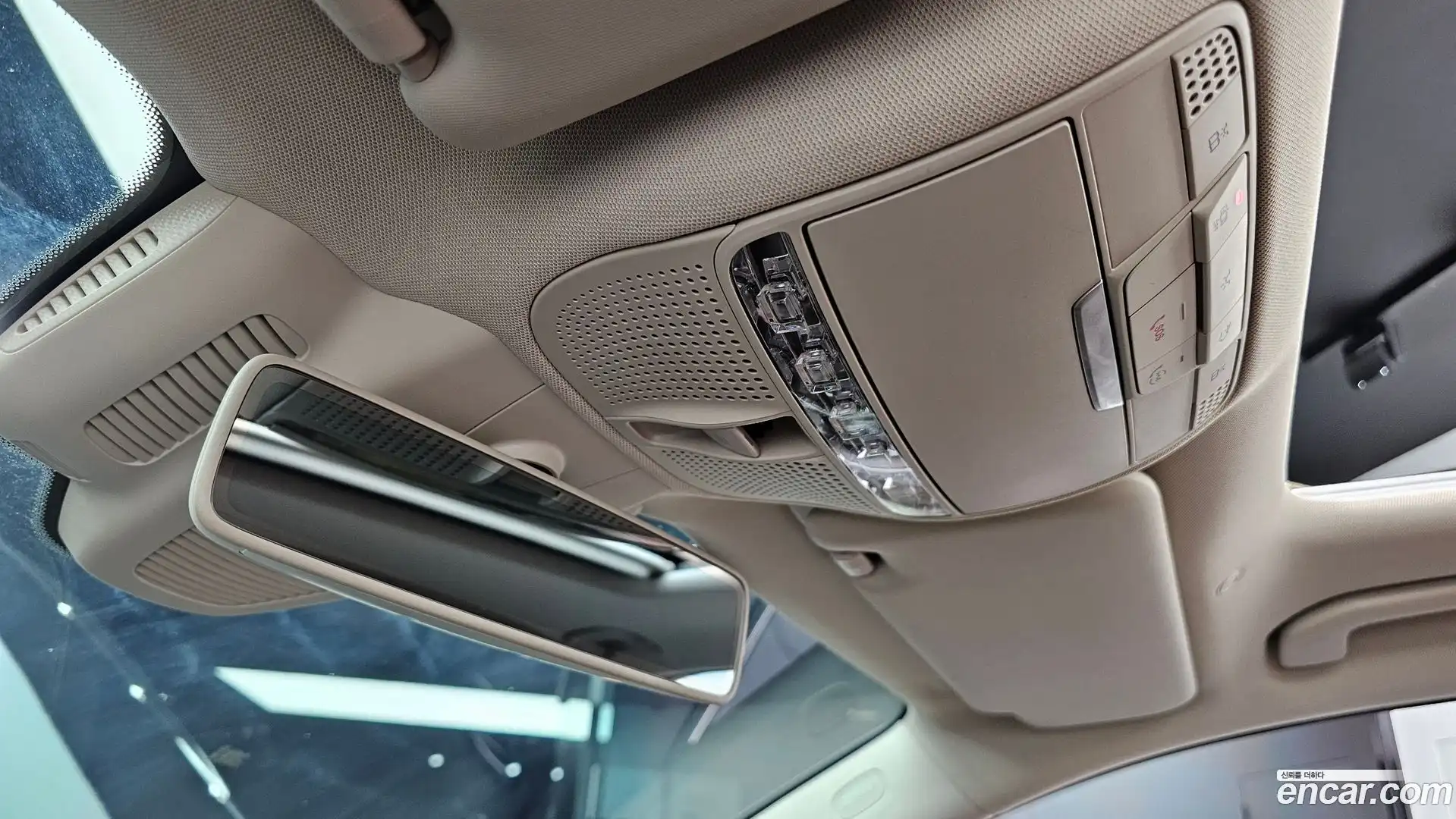 E-Class Mercedes-Benz 2018.11-OPTION-020