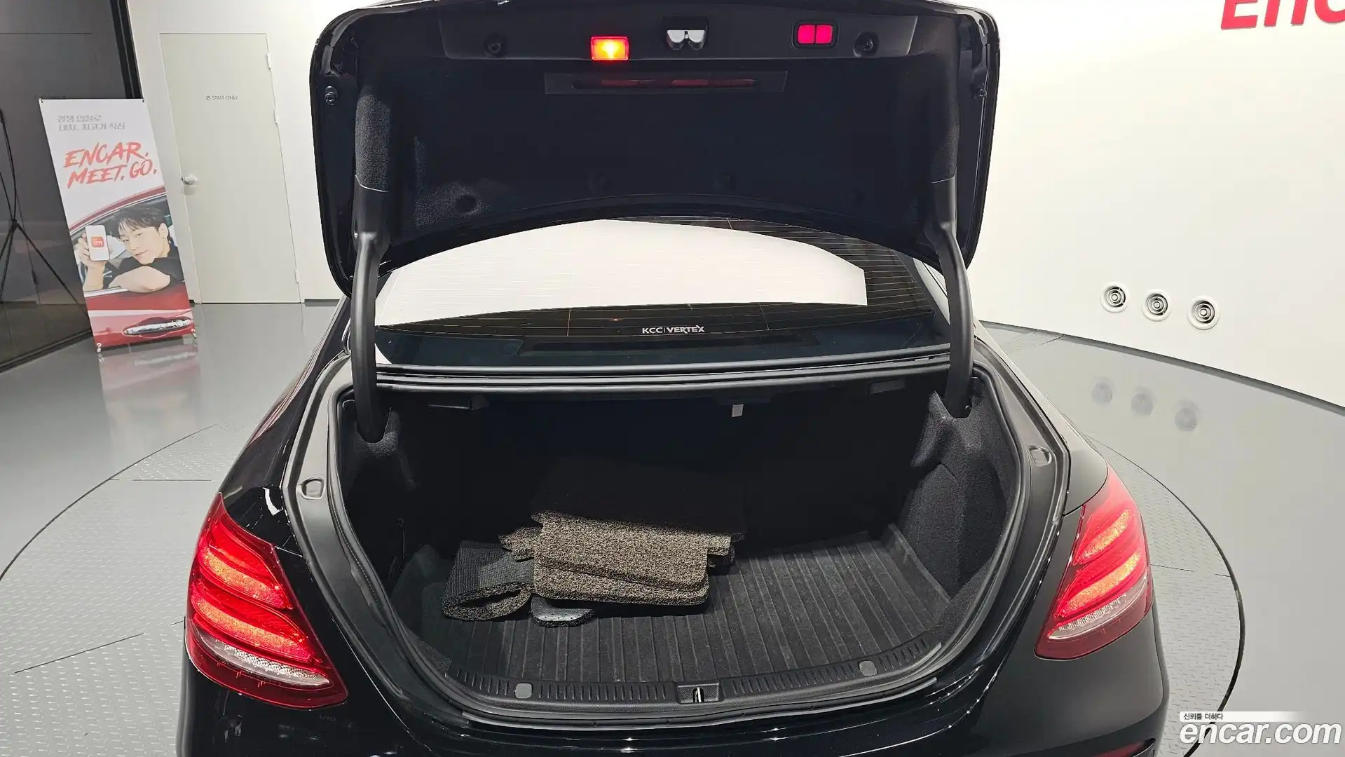 E-Class Mercedes-Benz 2018.11-OPTION-045