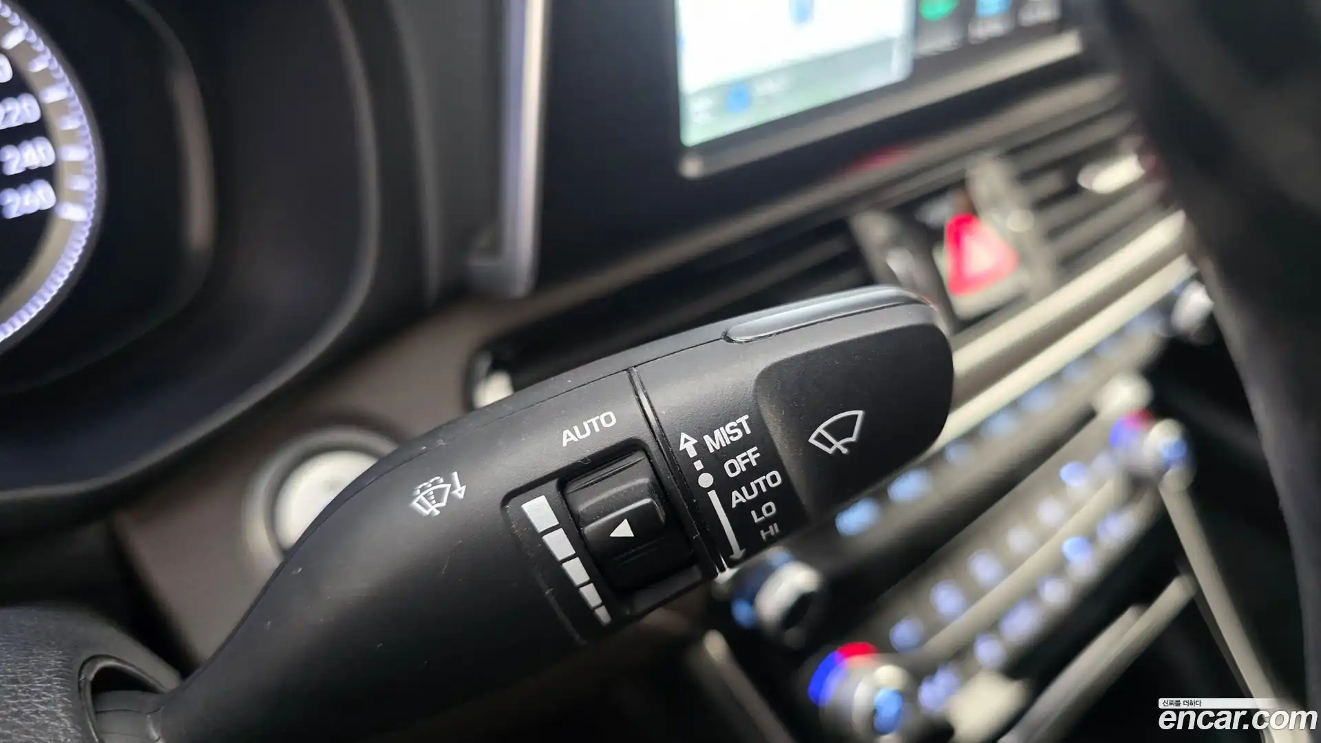 Grandeur Hyundai 2018.3-OPTION-023